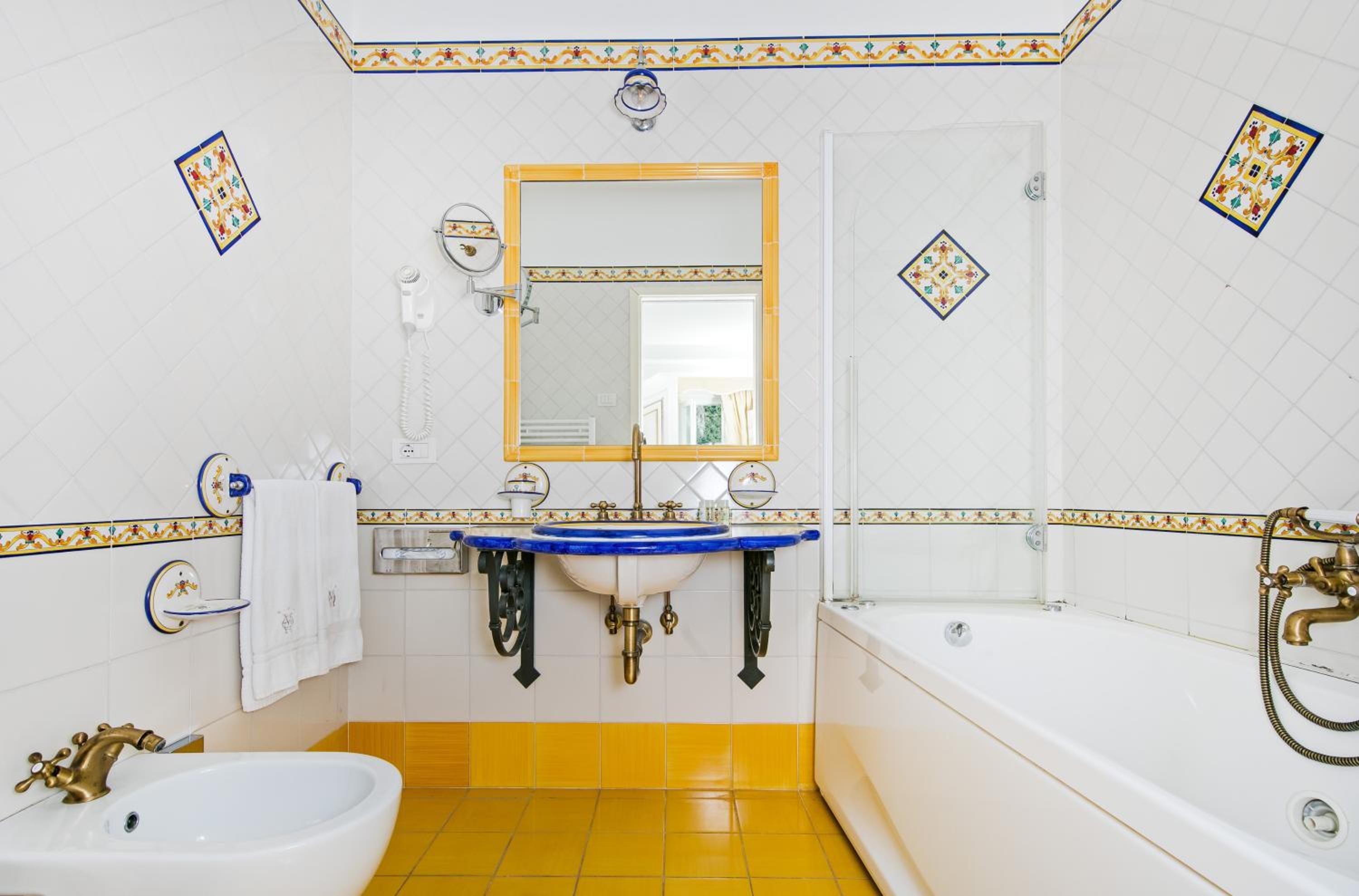 Deluxe Double Room with Terrace and Sea View - Photo 24