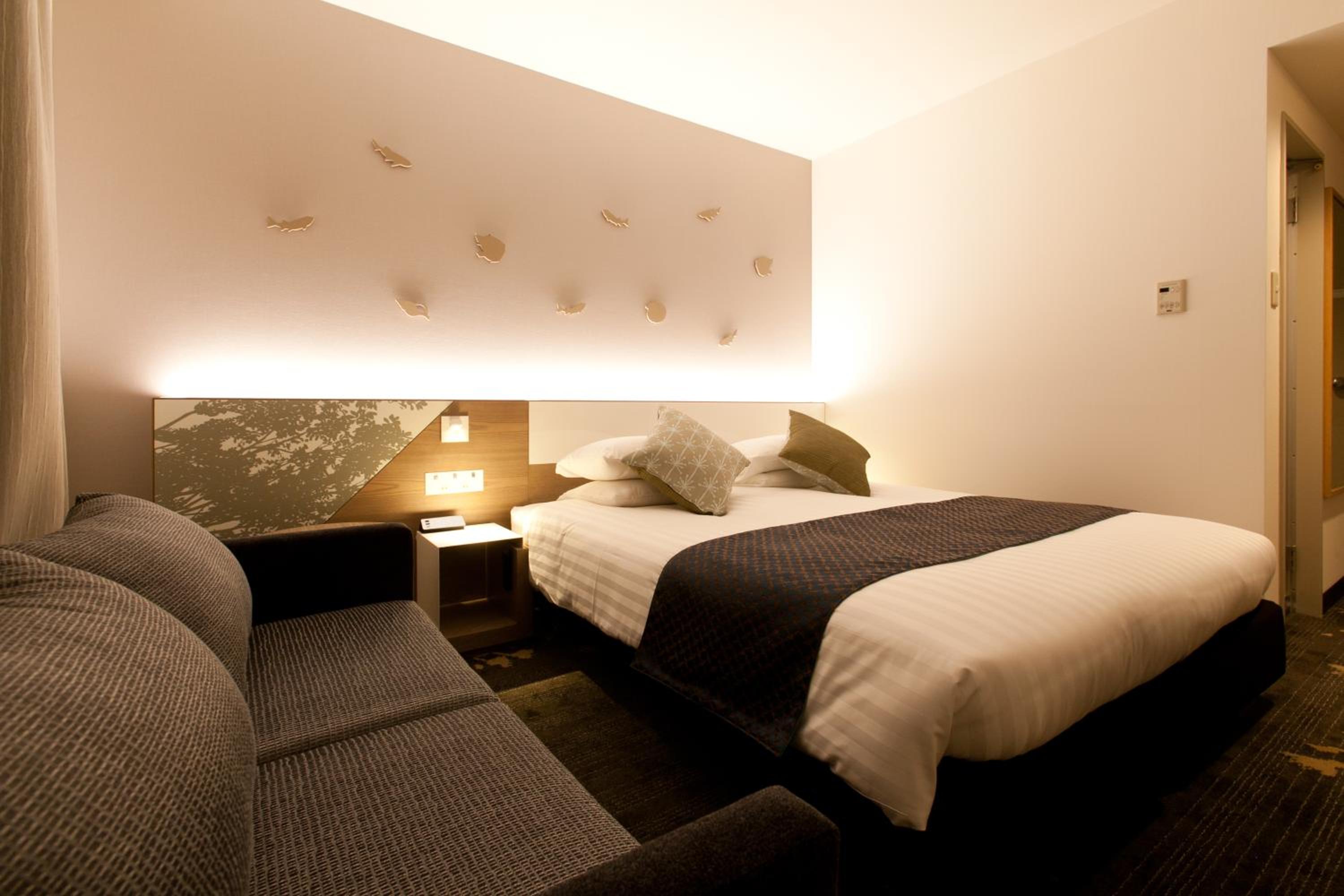 Double Room - Non-Smoking  - Photo 8