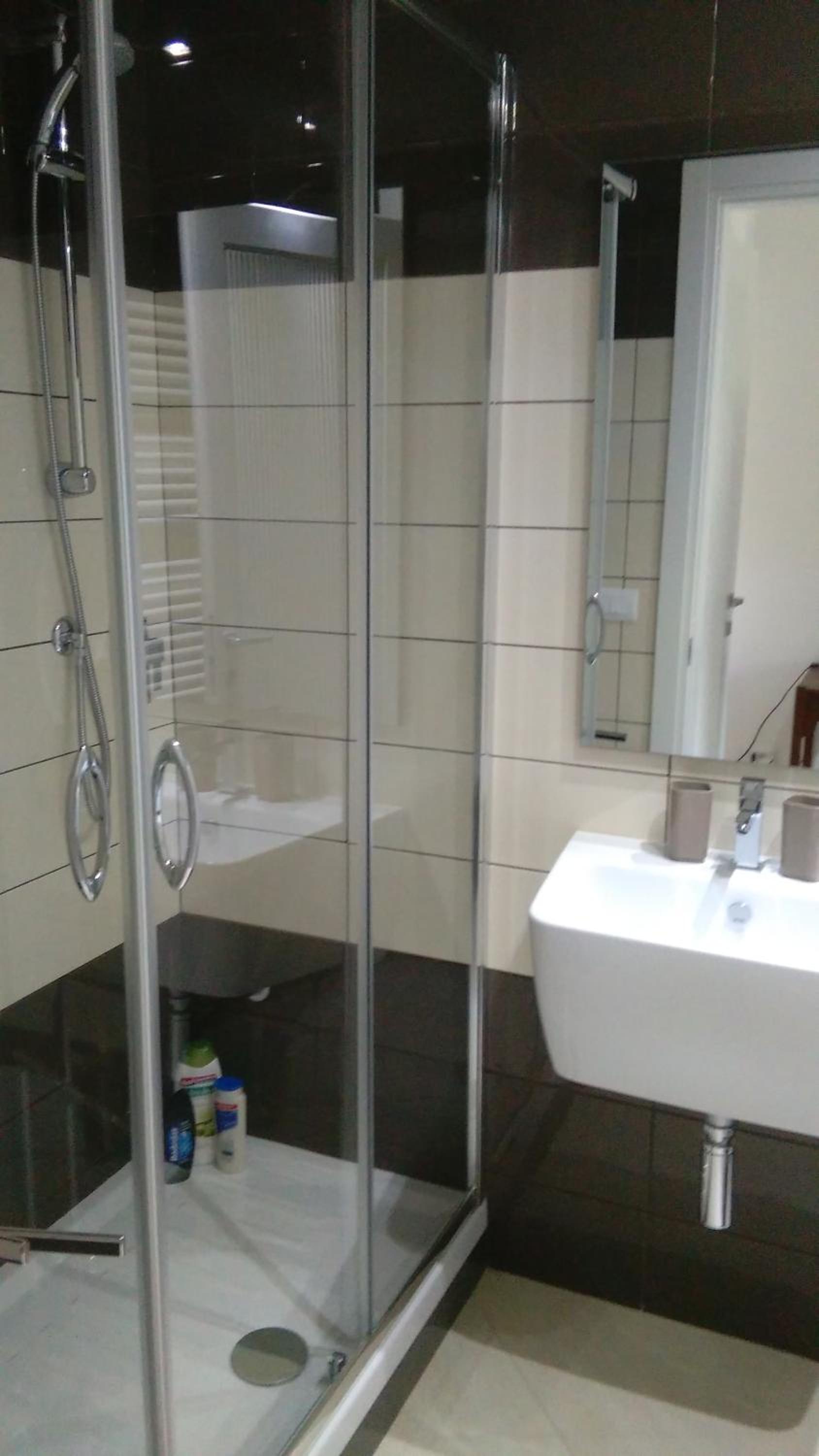 Single Room with Private Bathroom photo 2