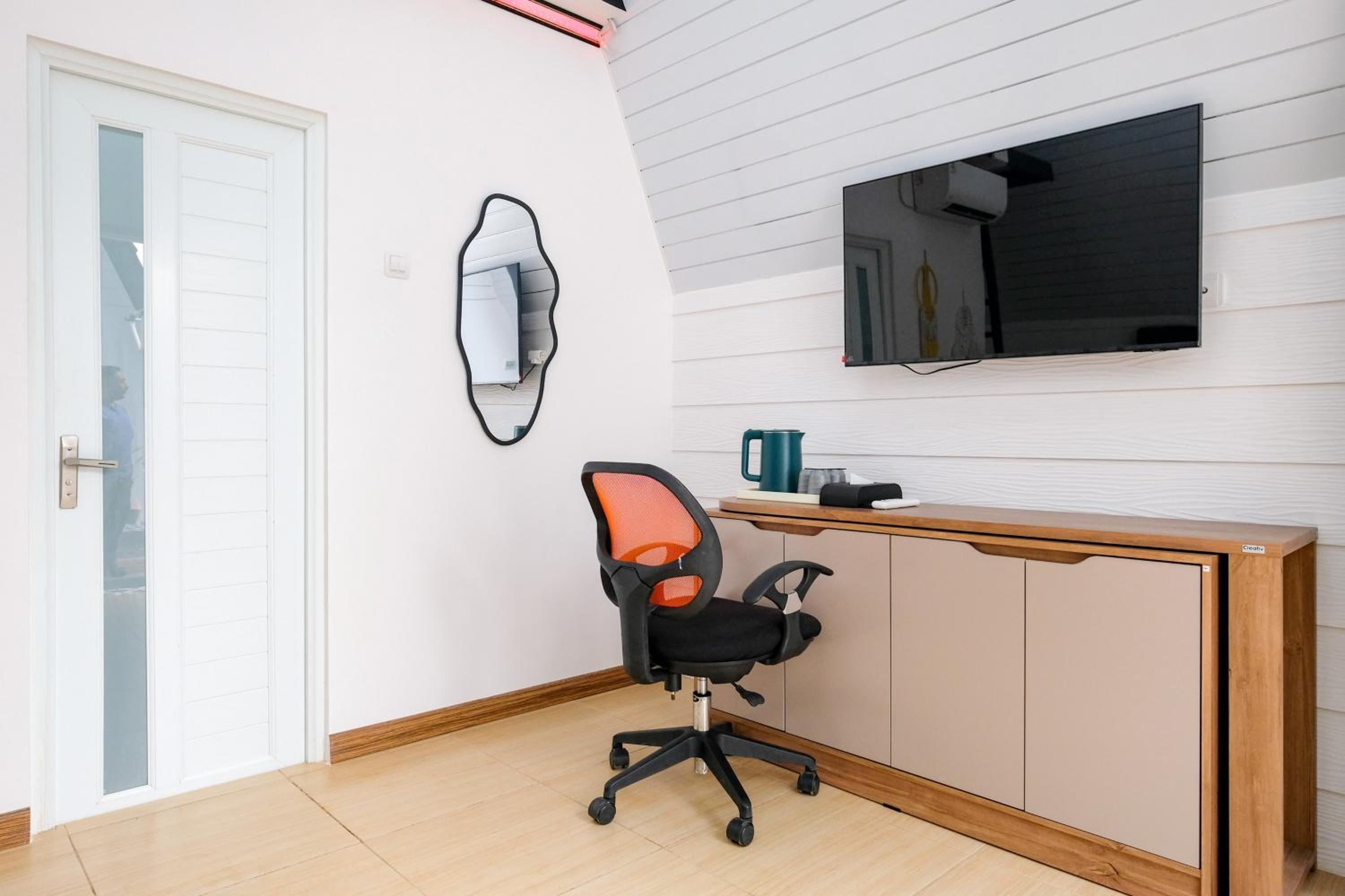 Family Room - Photo 12