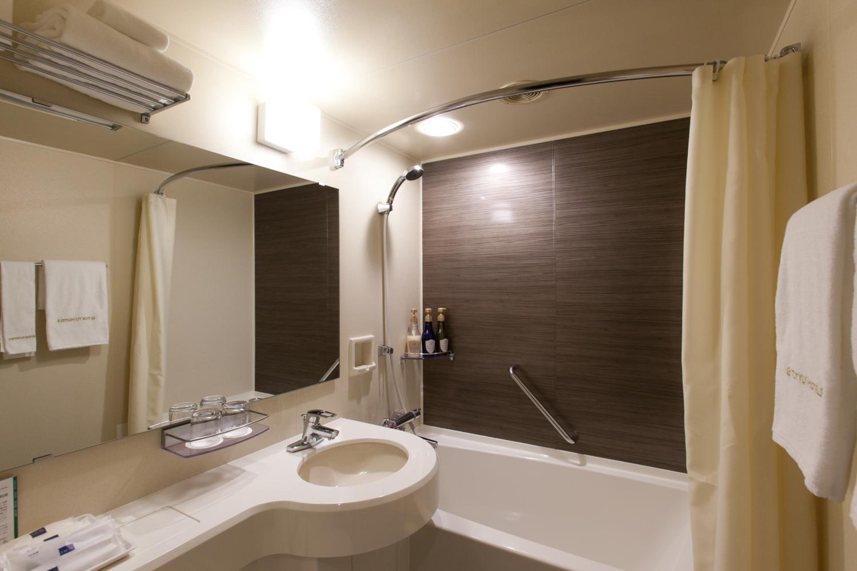 Twin Room - Non-Smoking - Photo 8