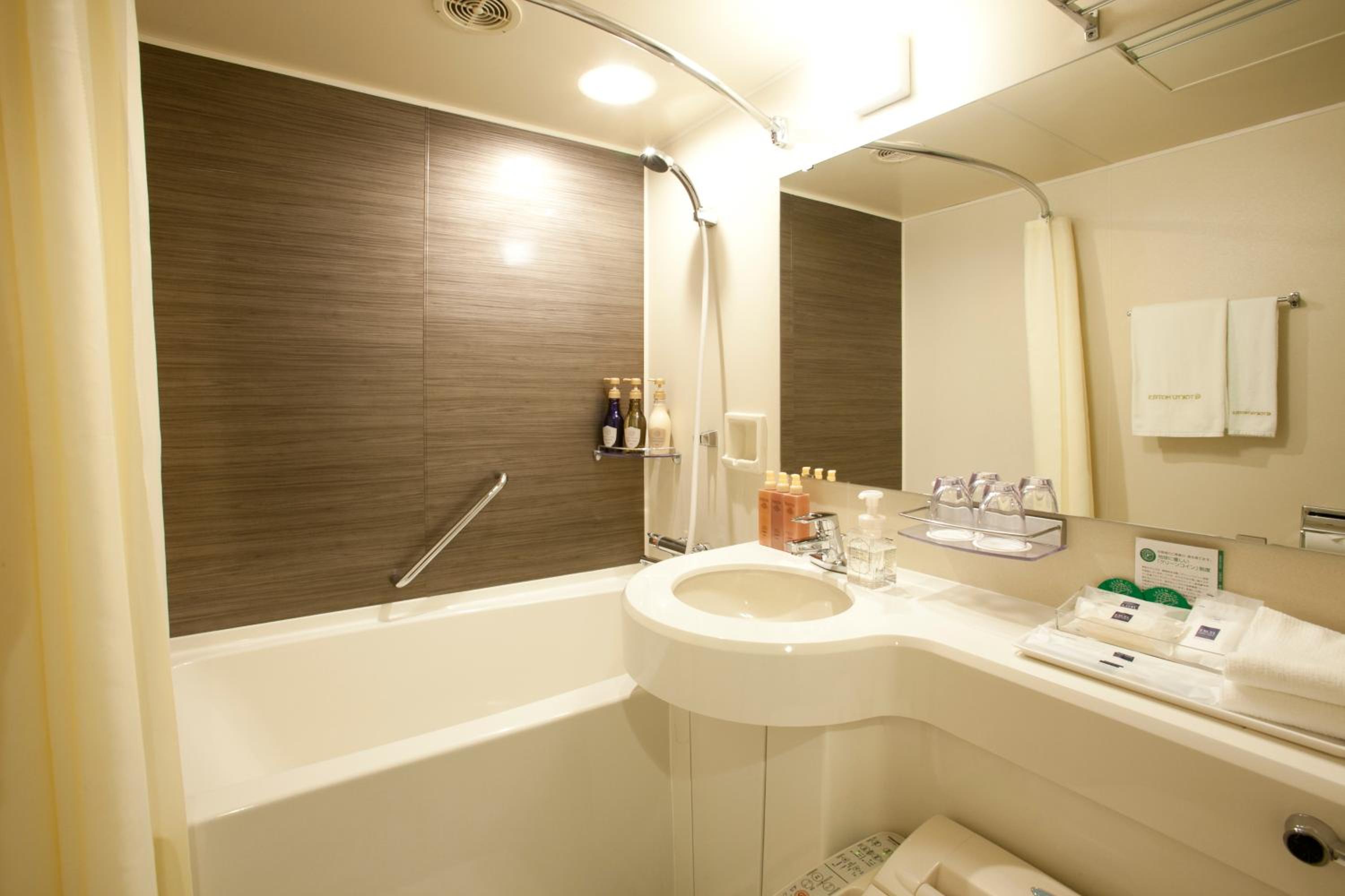 Twin Room - Non-Smoking - Photo 3