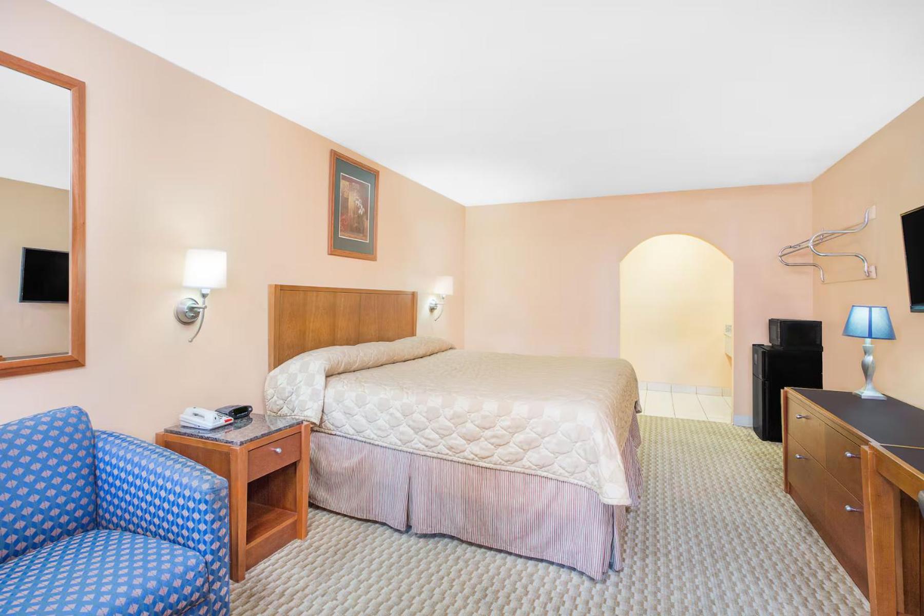 Deluxe King Room photo 3