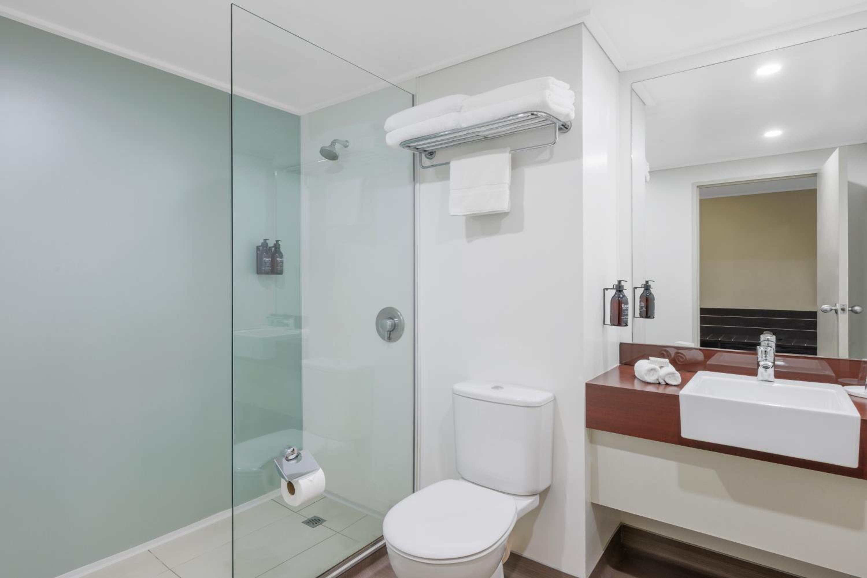 Superior Lakeview Two- Queen bed with Kitchenette - Photo 7
