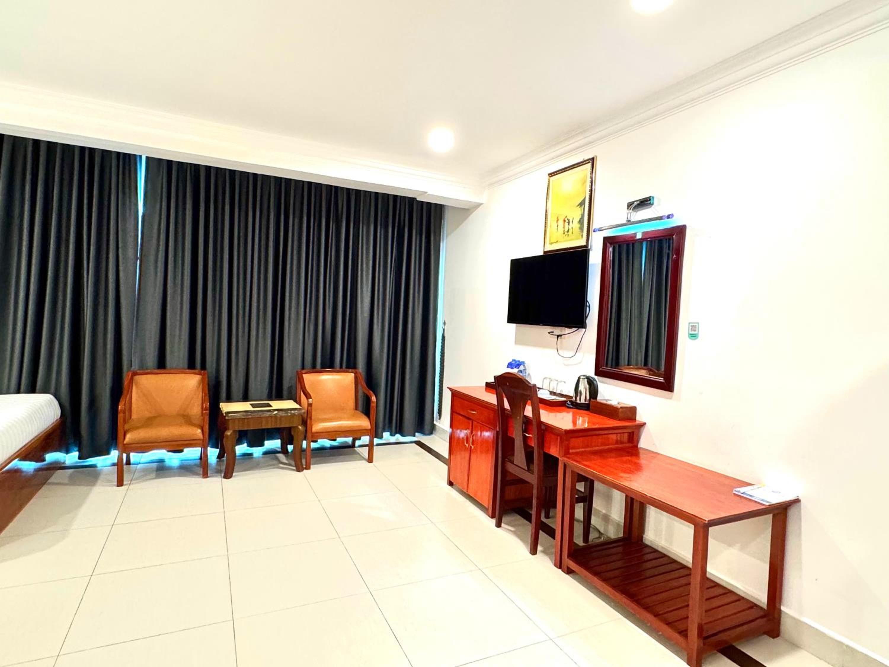 Family Room - Photo 6