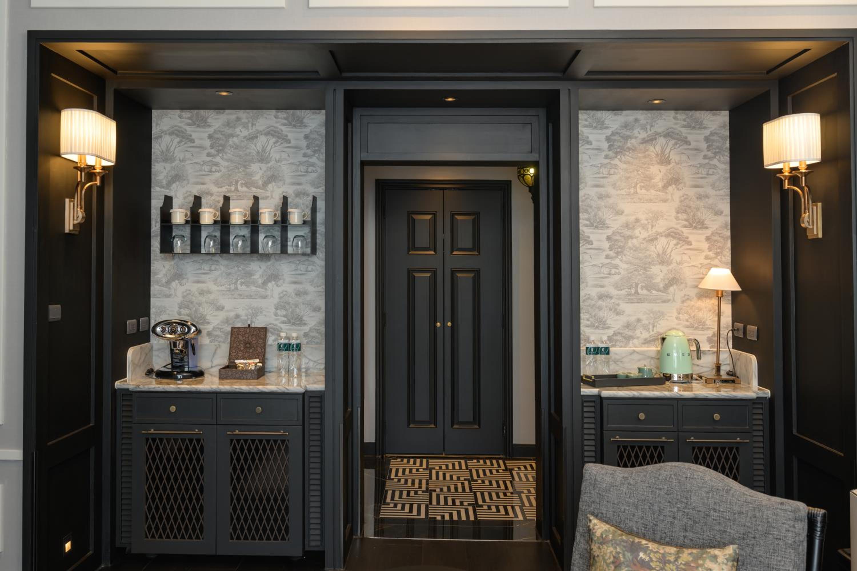 Suite with Mountain View