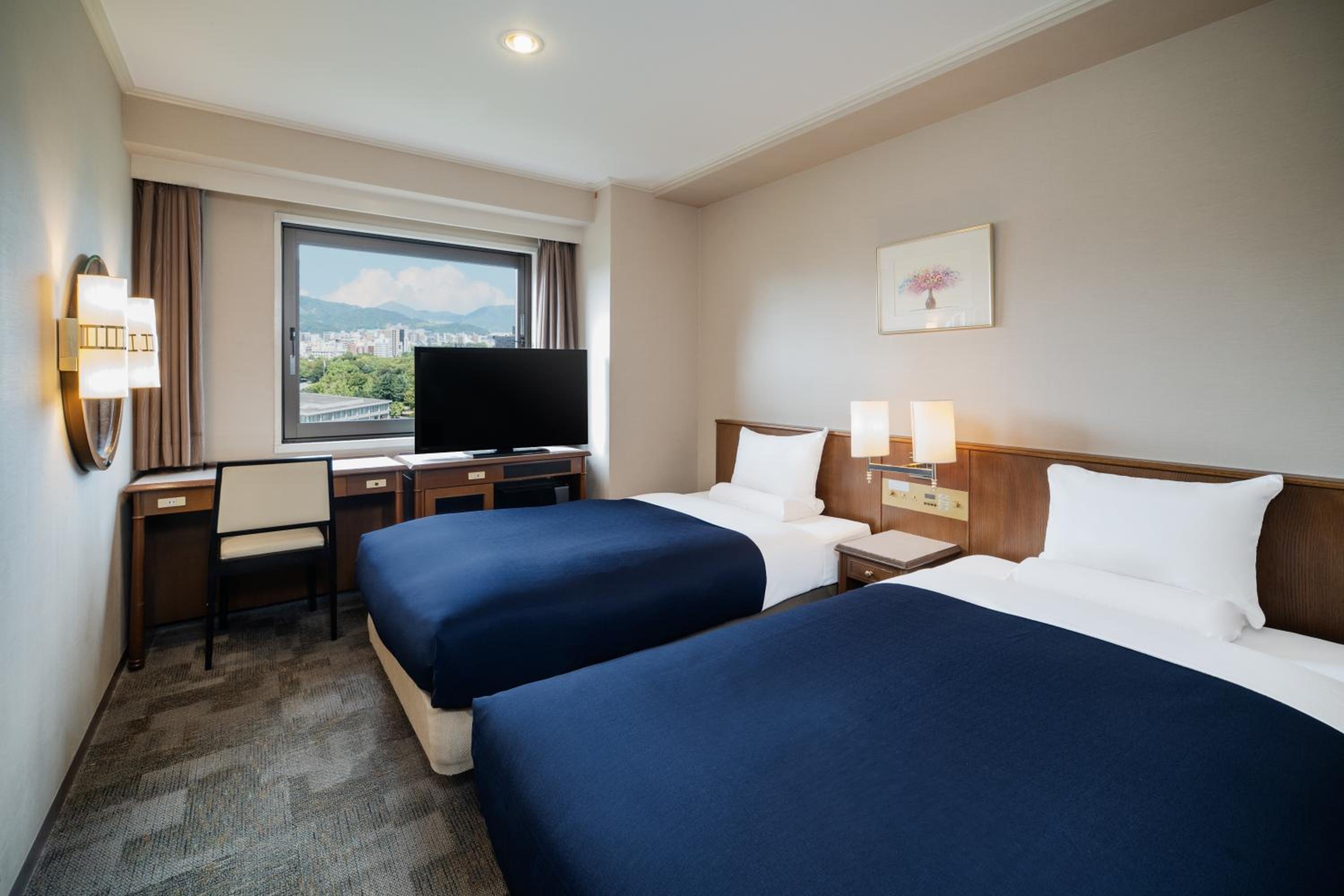 Standard Twin Room with Park View - Non-Smoking - House Keeping is Optional with Additional Cost - Photo 2