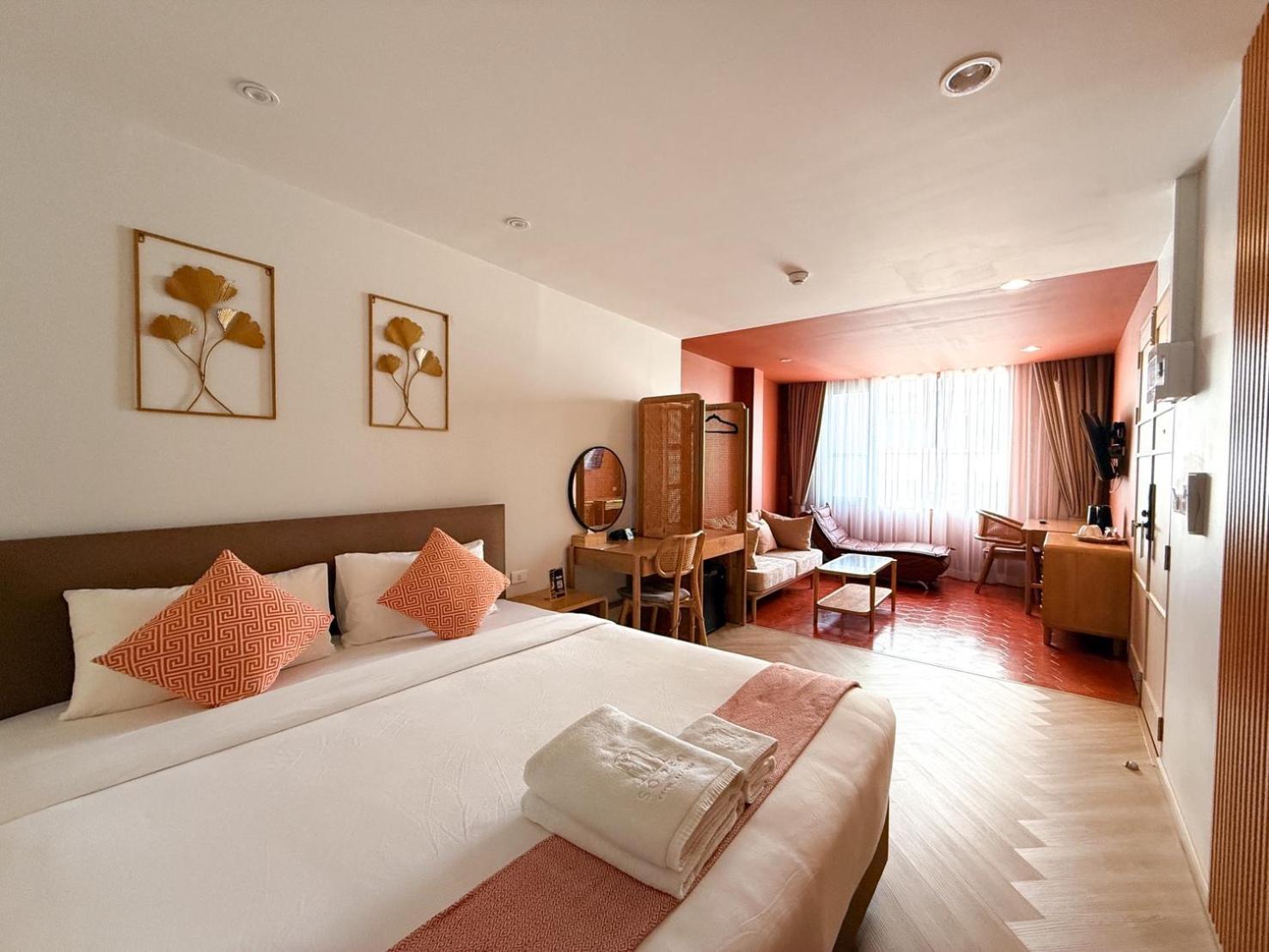 Deluxe Queen Suite