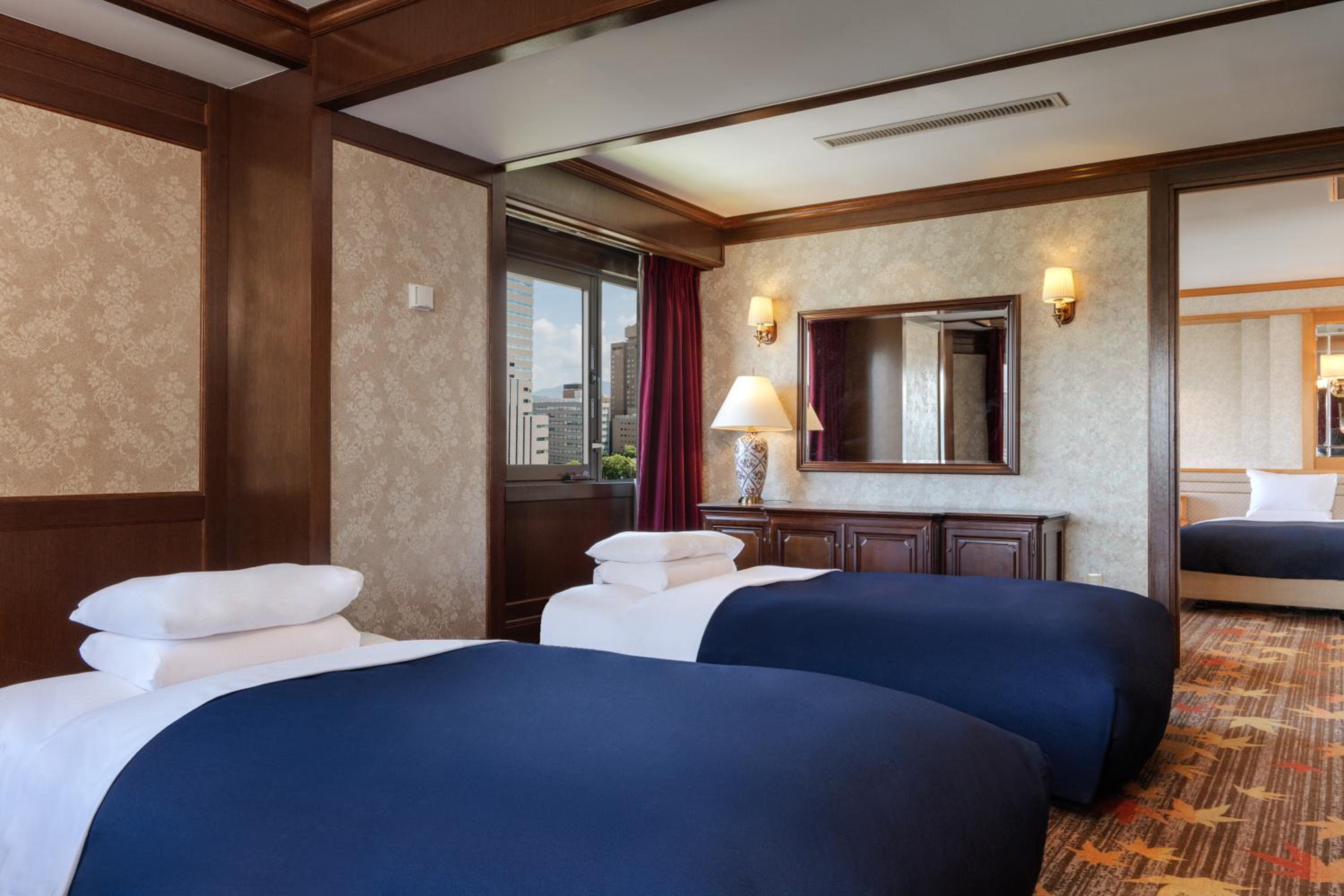 Suite with Park View with 2 extra bed - Non-Smoking - House Keeping is Optional with Additional Cost