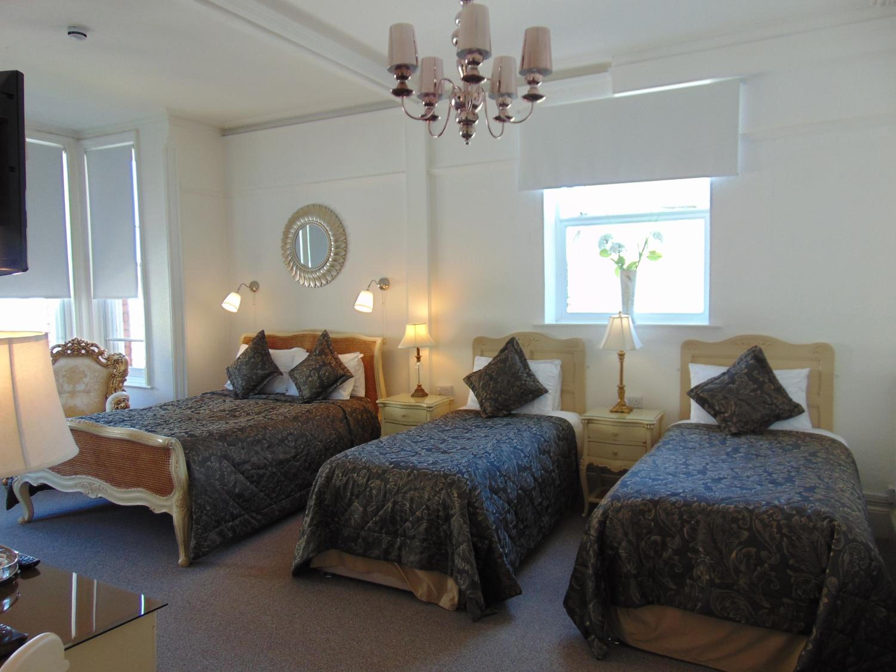 Superior Family Room (4 People) - Photo 3