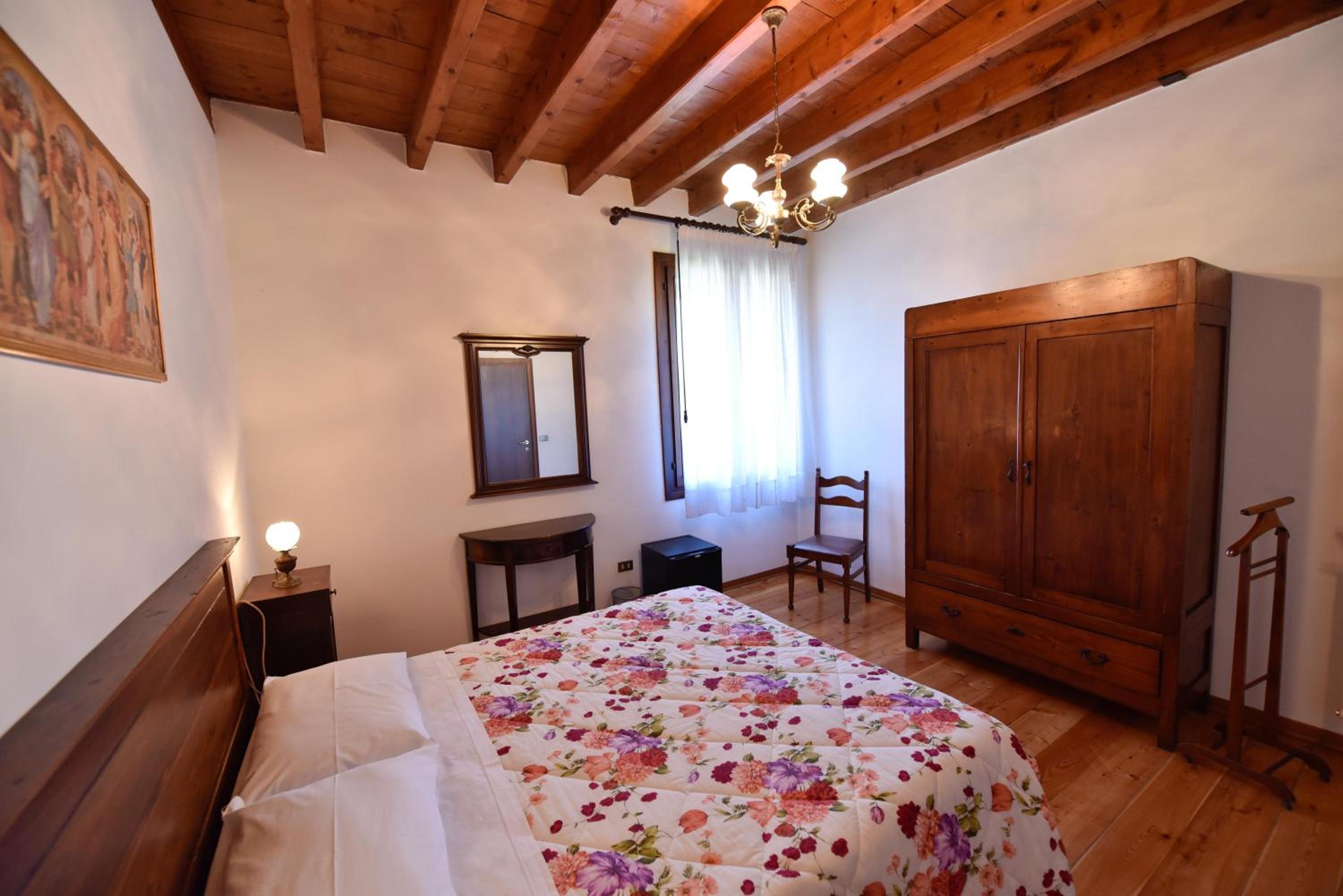 Large Double Room photo 3