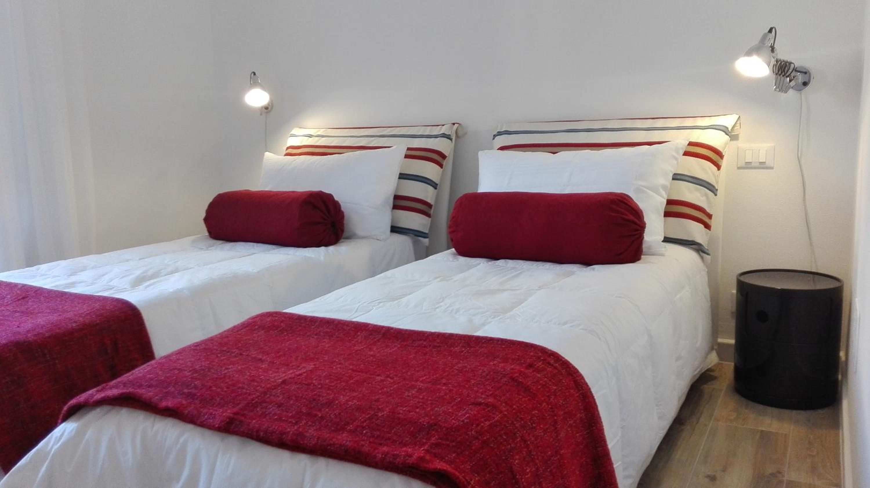 Twin Room with Private Bathroom photo 2