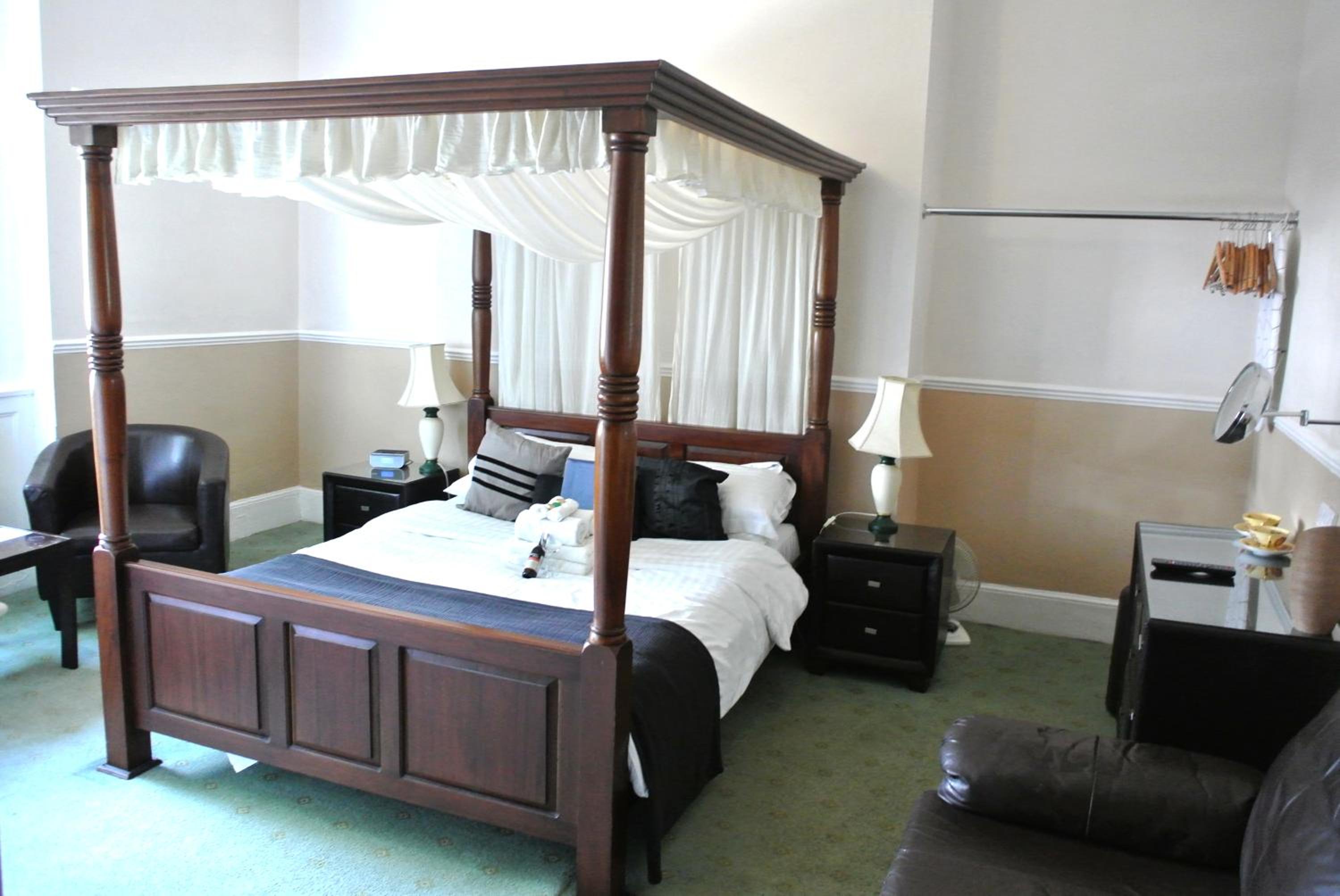 Superior Double Room with Four Poster Bed photo 3