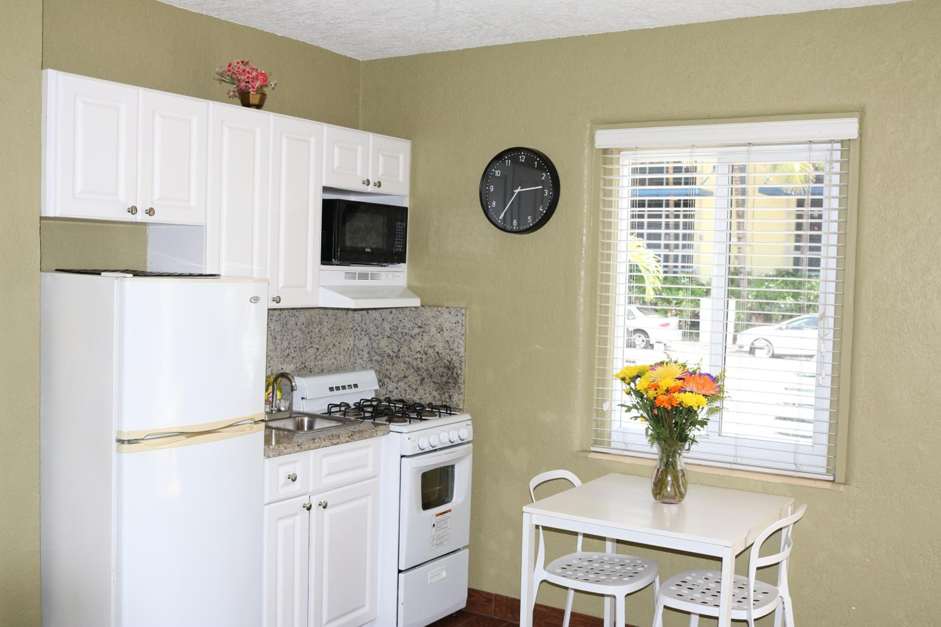 Small Studio - Photo 12