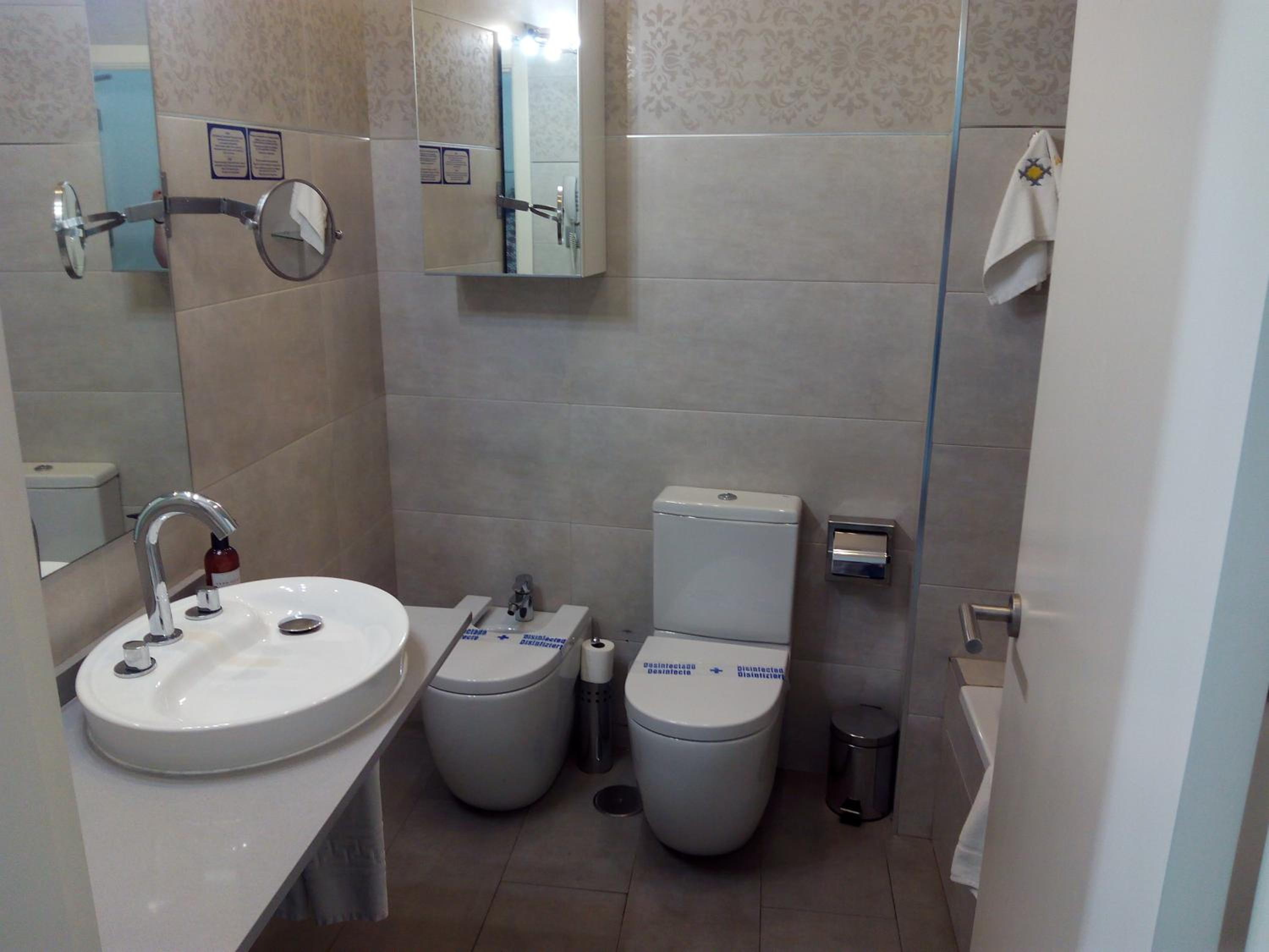 Double Room - Photo 5