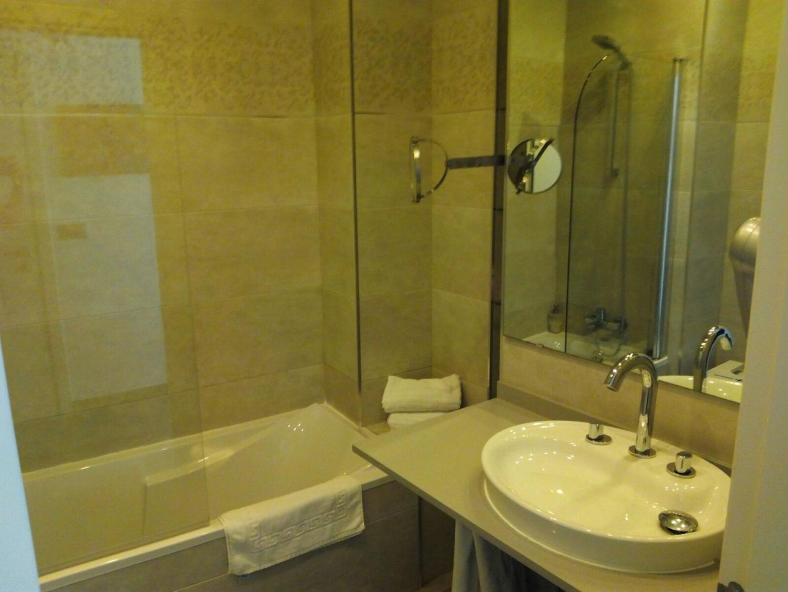 Double Room with Balcony and View - Photo 5