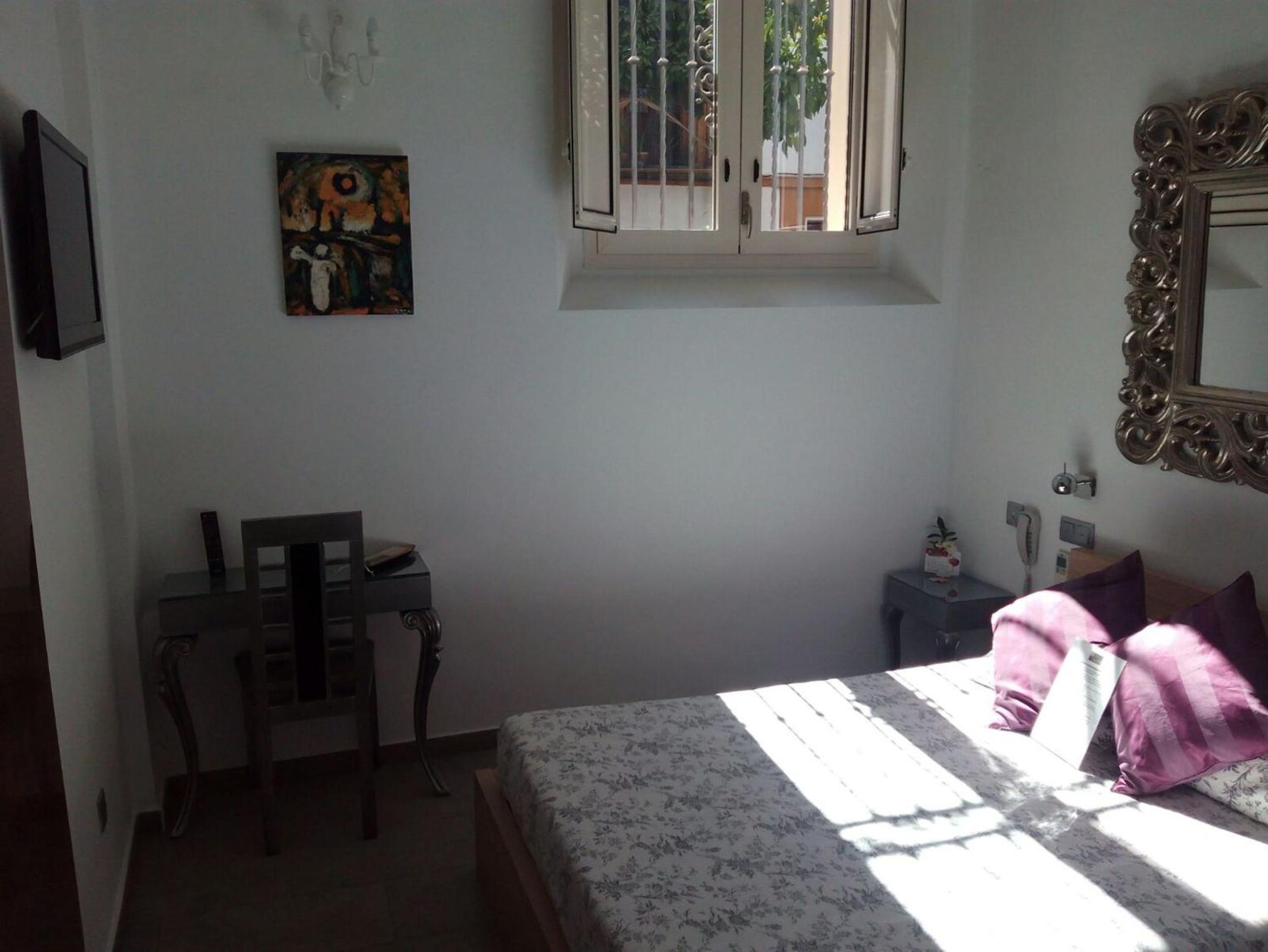Economy Double Room - Photo 4