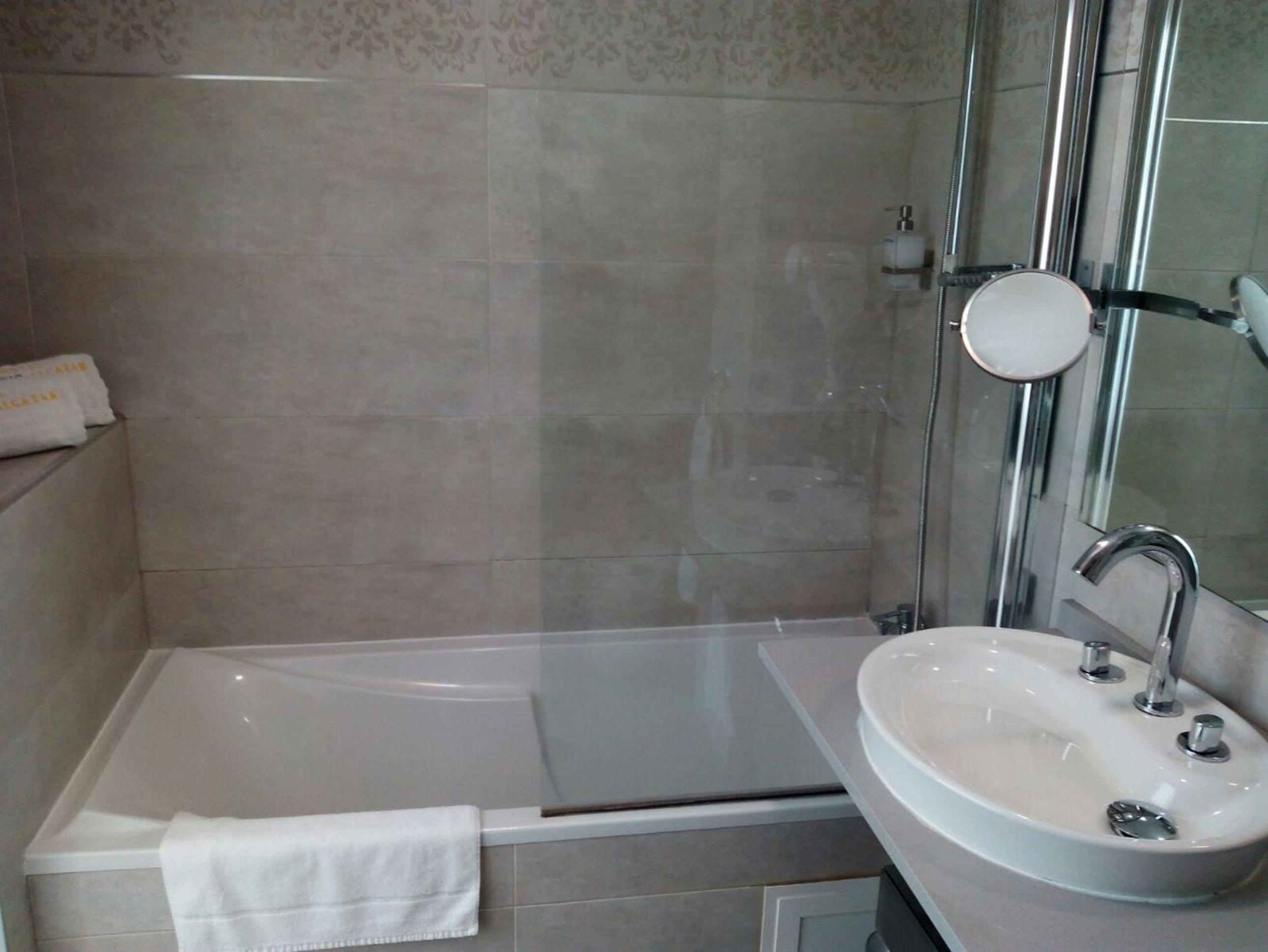 Economy Double Room - Photo 5
