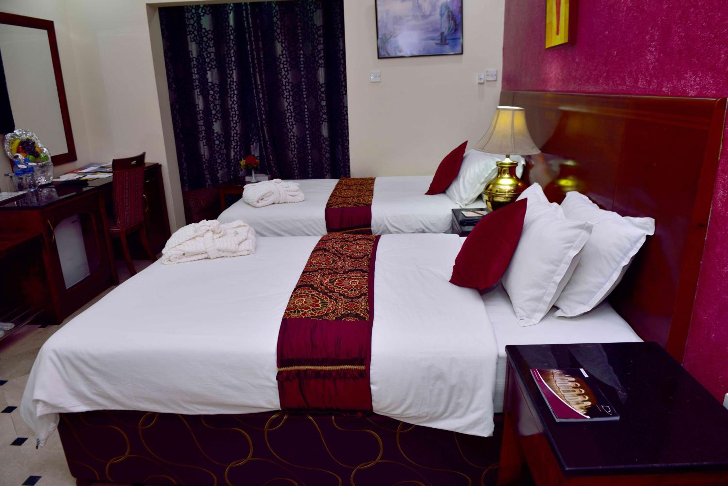 Standard Twin Room - Photo 4