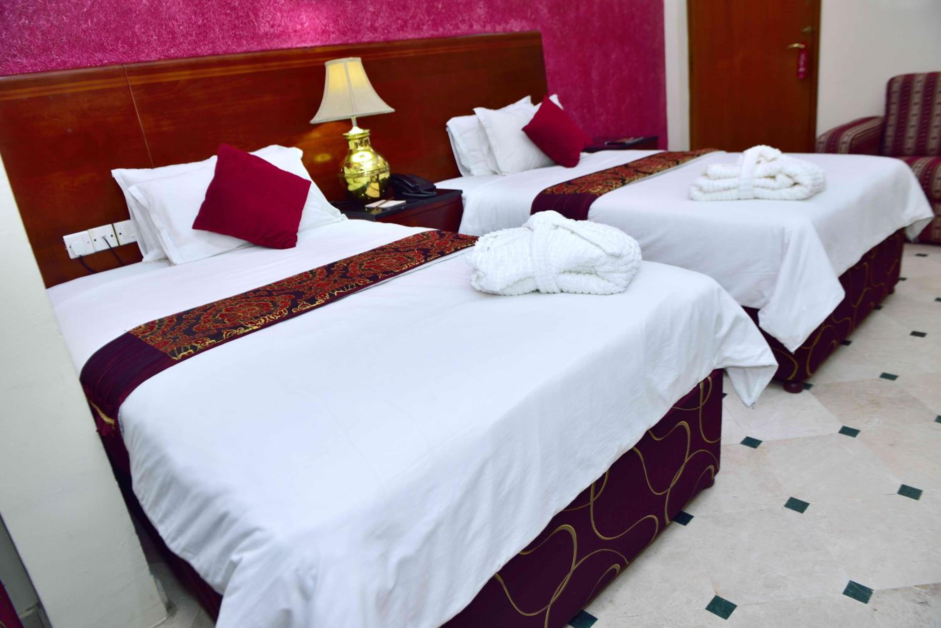 Standard Twin Room - Photo 2