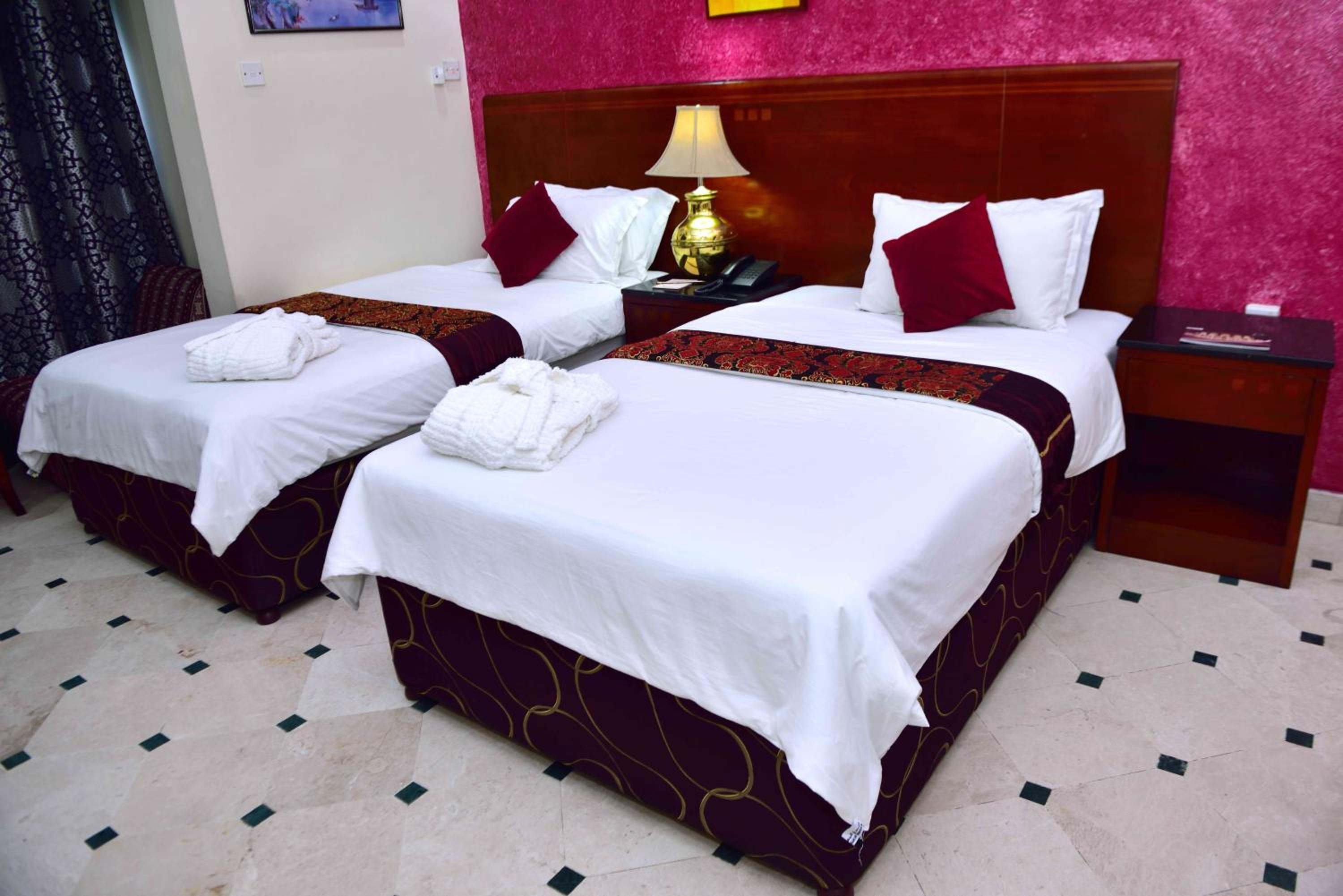 Standard Twin Room - Photo 1