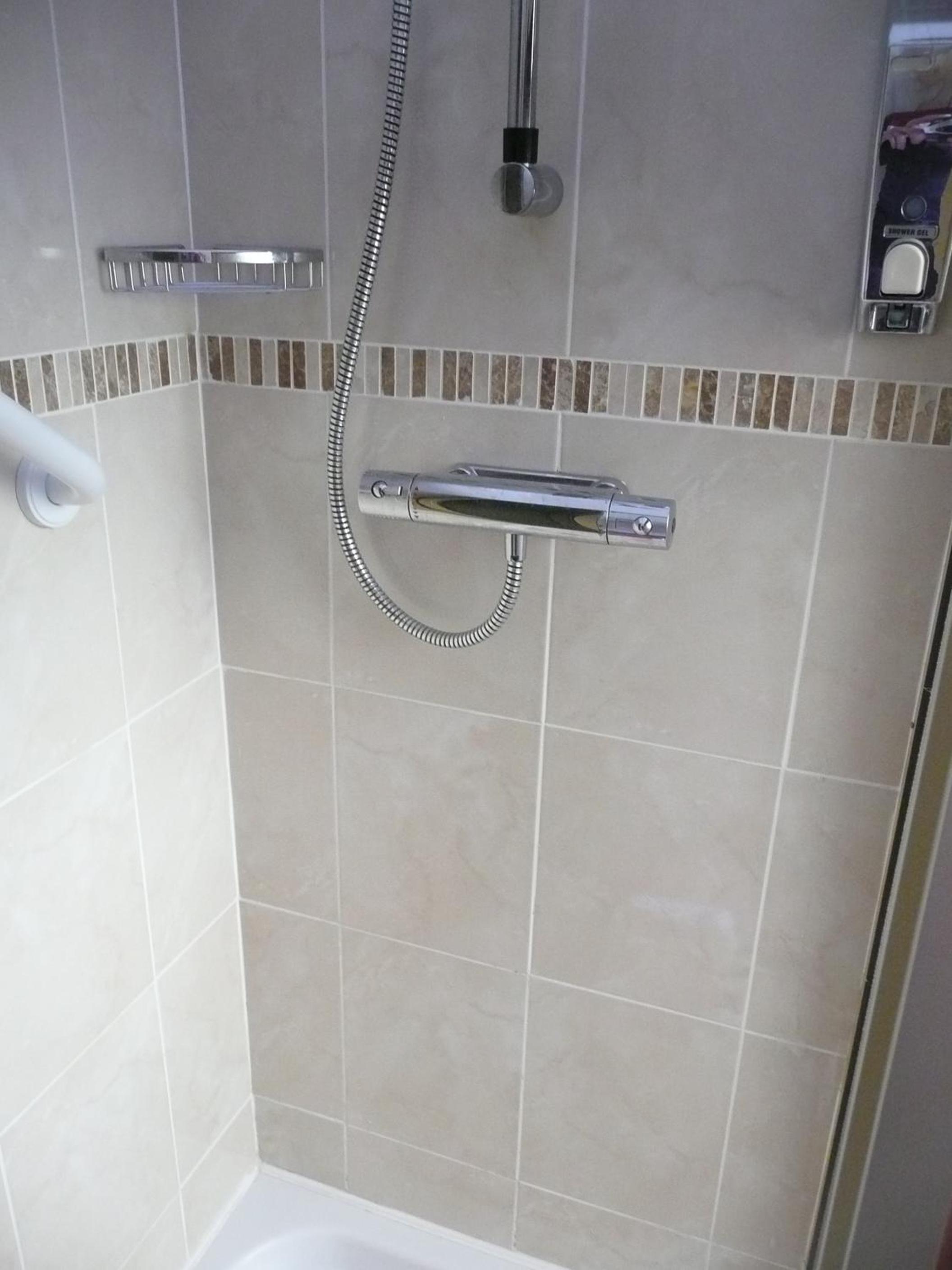 Deluxe Double Room with Shower - Photo 4