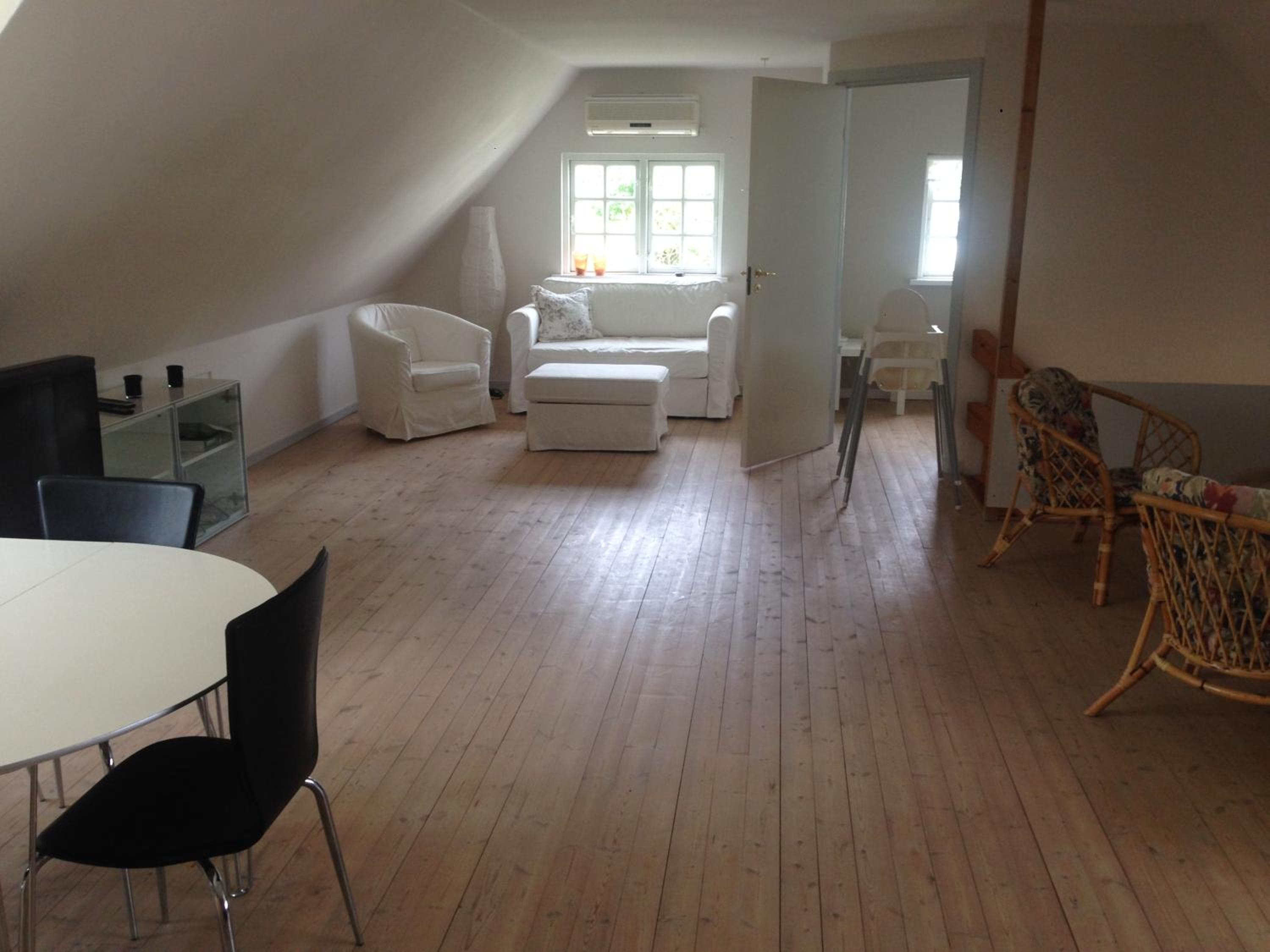 Two-Bedroom Apartment - Photo 23