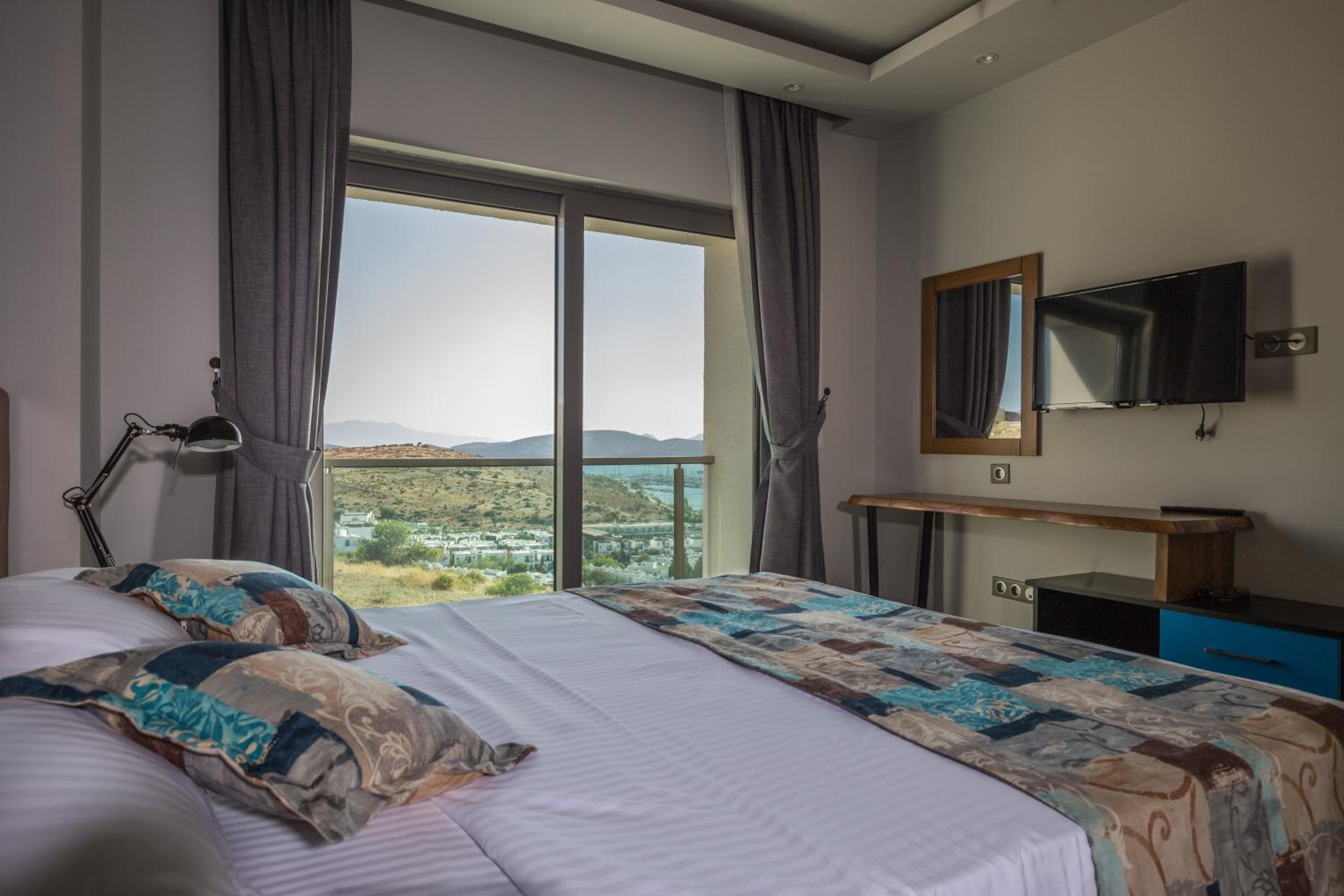 Two-Bedroom Apartment with Sea View photo 3