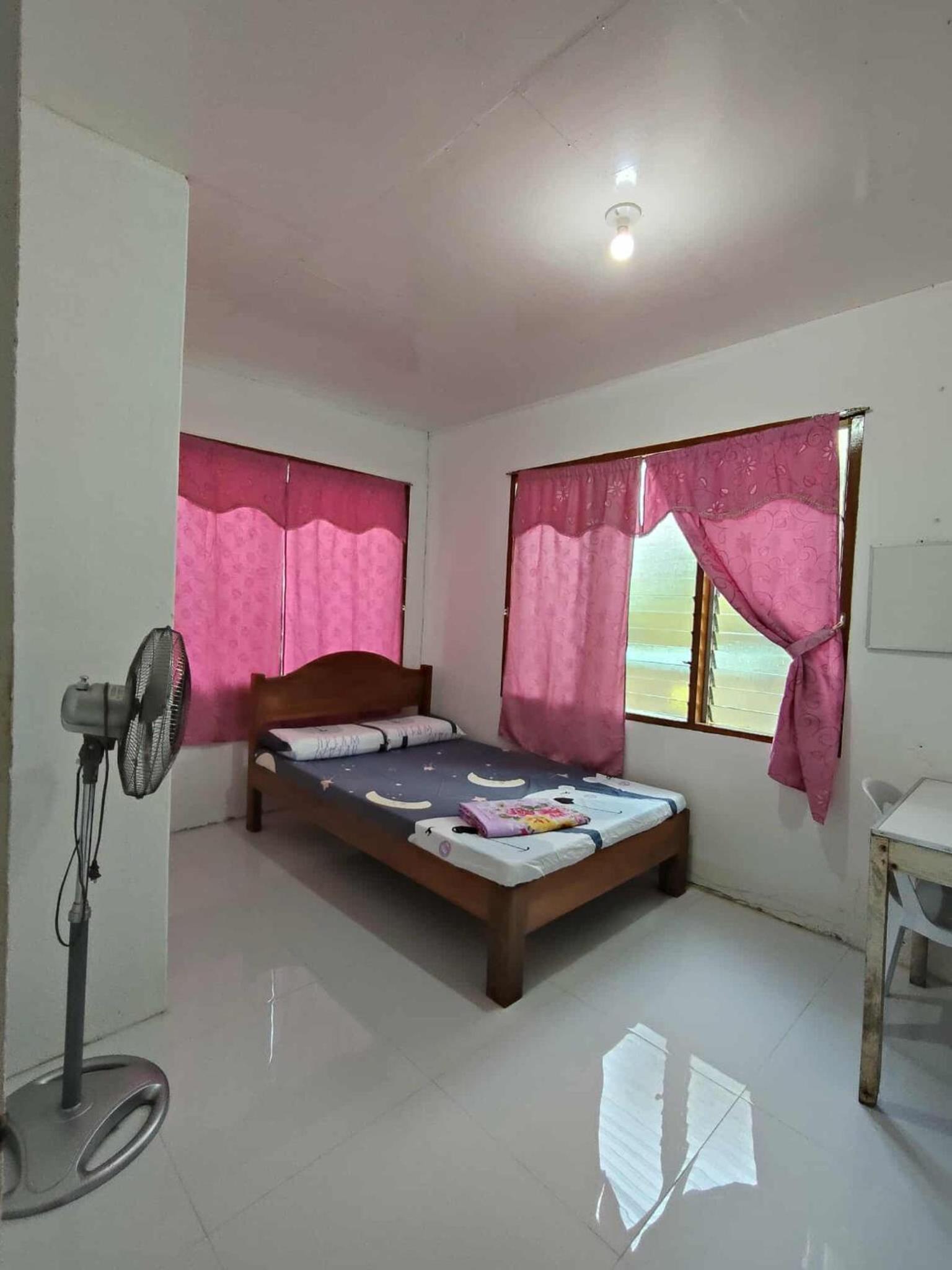 Double Room with Shared Bathroom photo 2