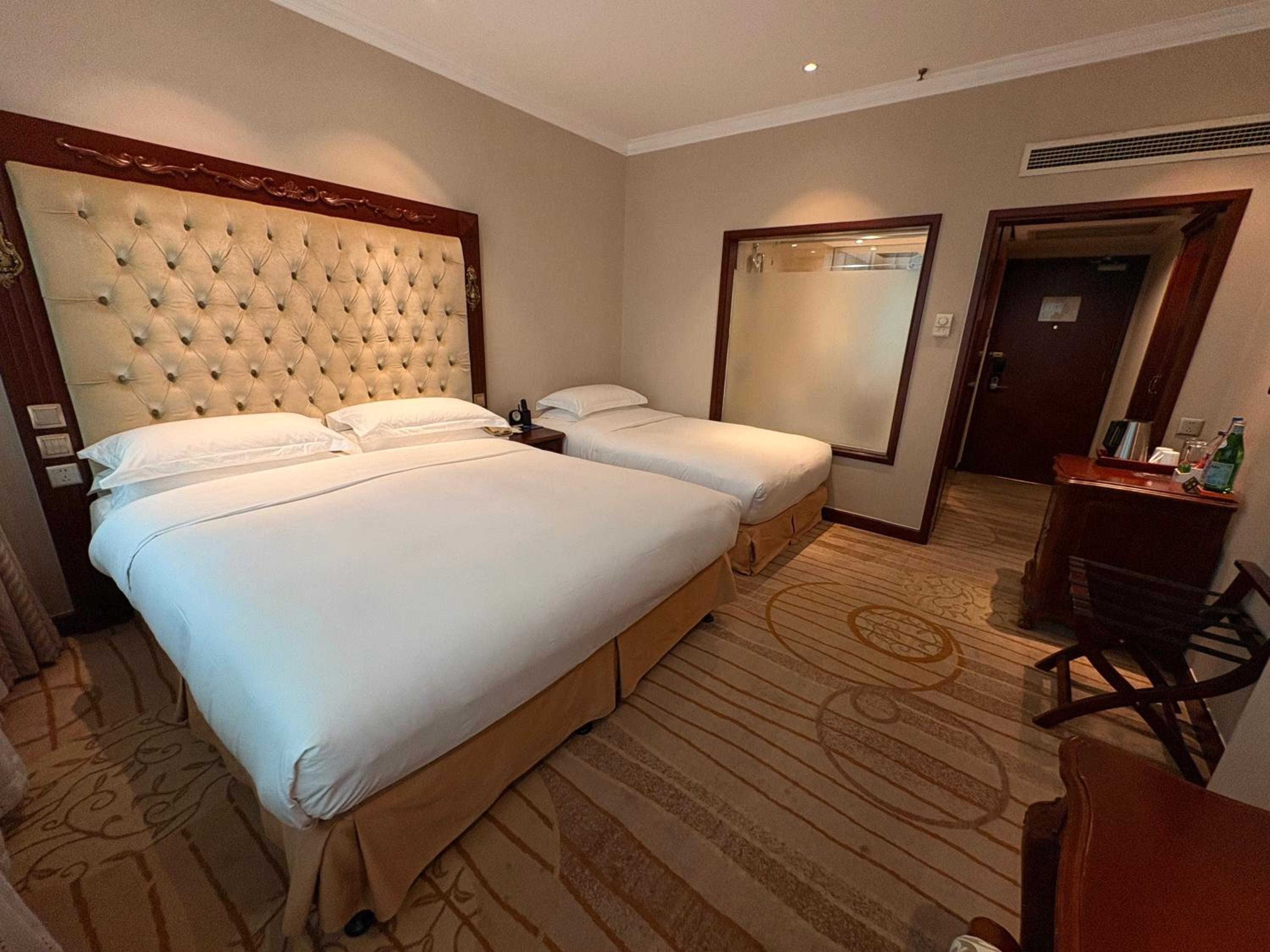 Classic Family Room(30% discount in Chinese Restaurant except drinks and sea food)
