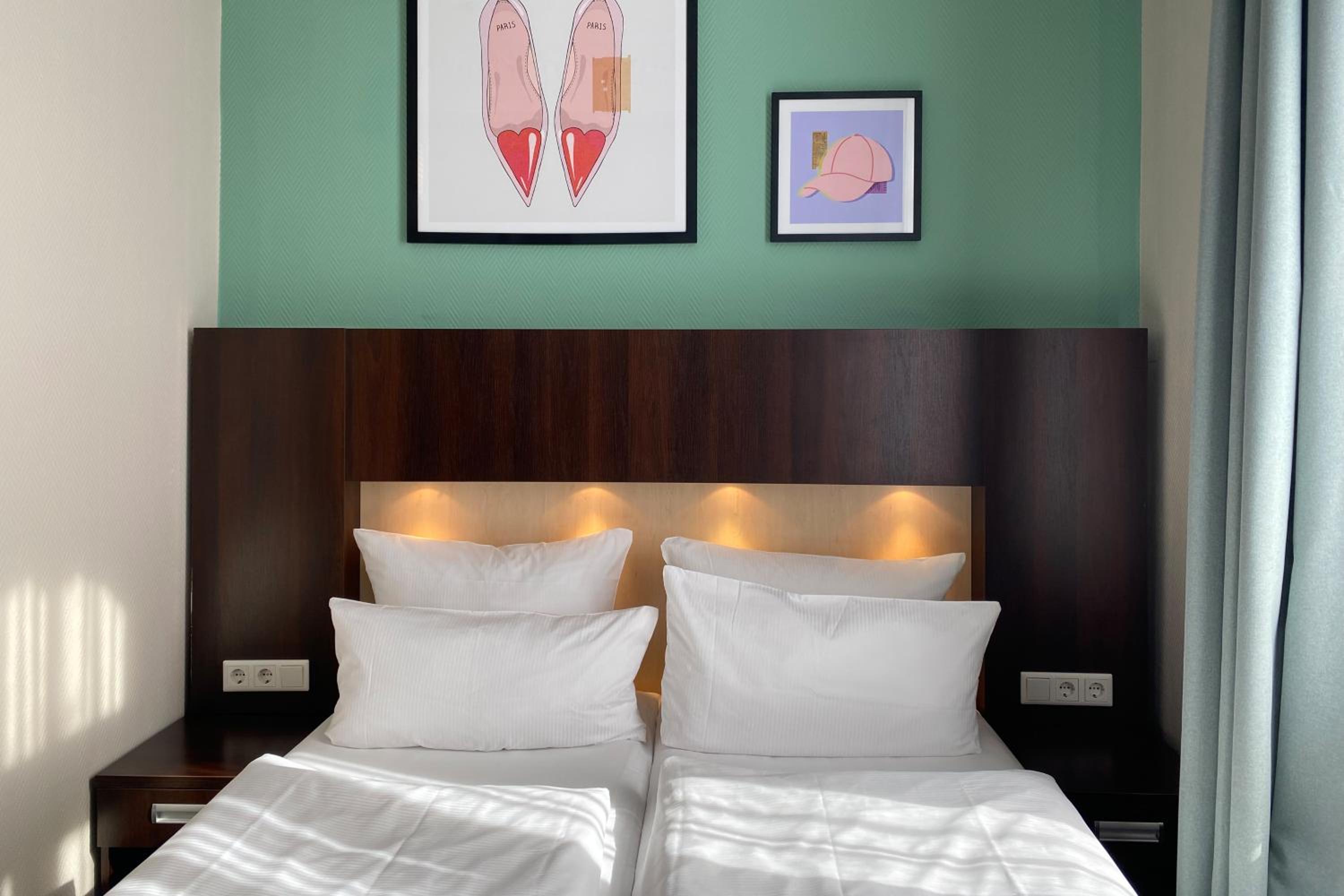 Standard Double Room - Photo 2