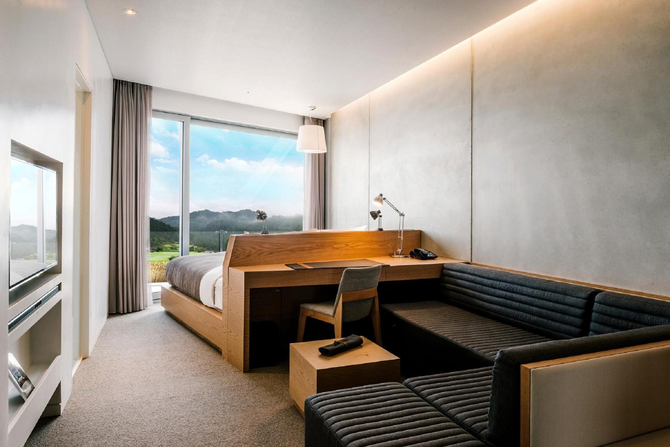 Deluxe Double Room with Mountain View