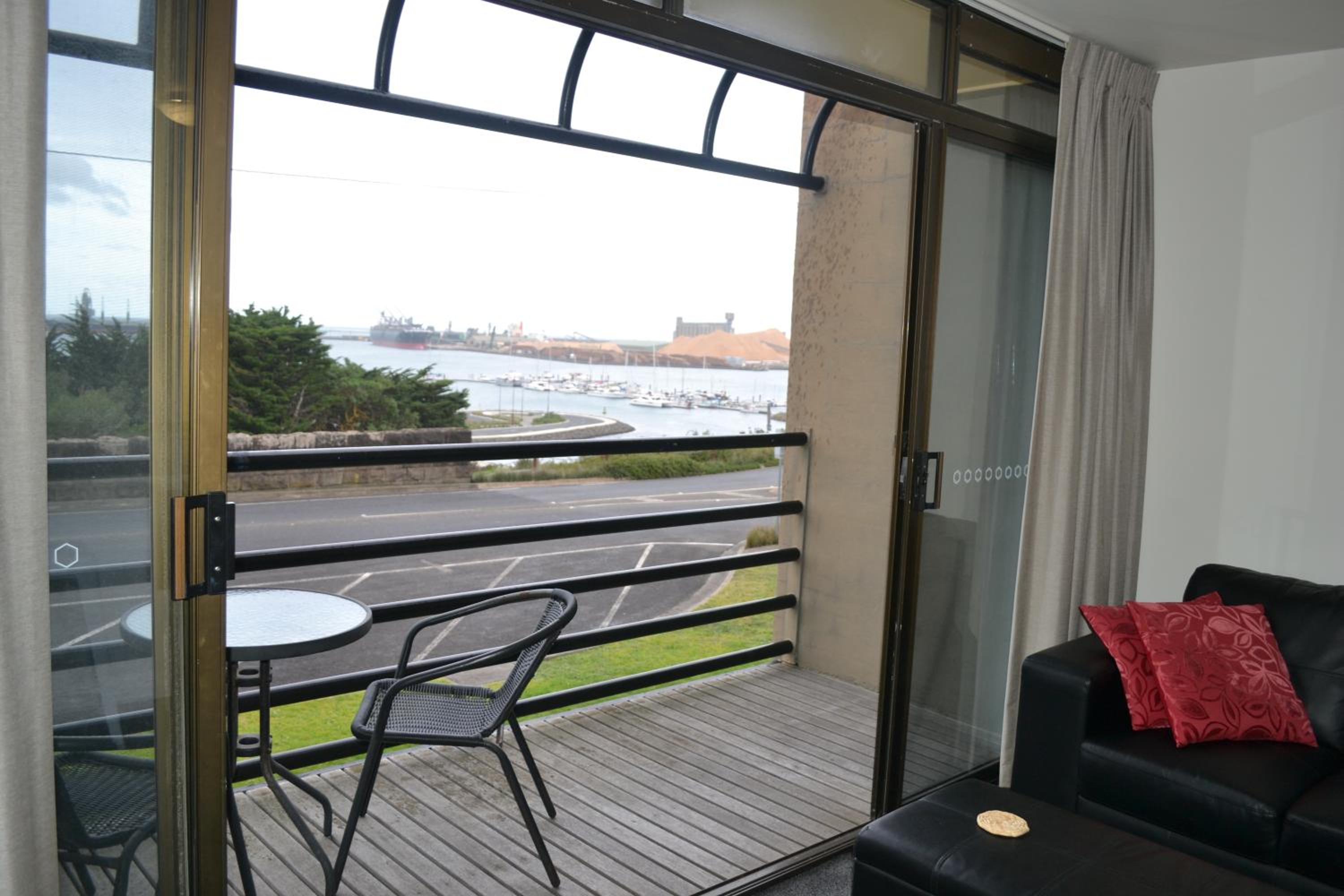 Apartment with Balcony - Photo 53