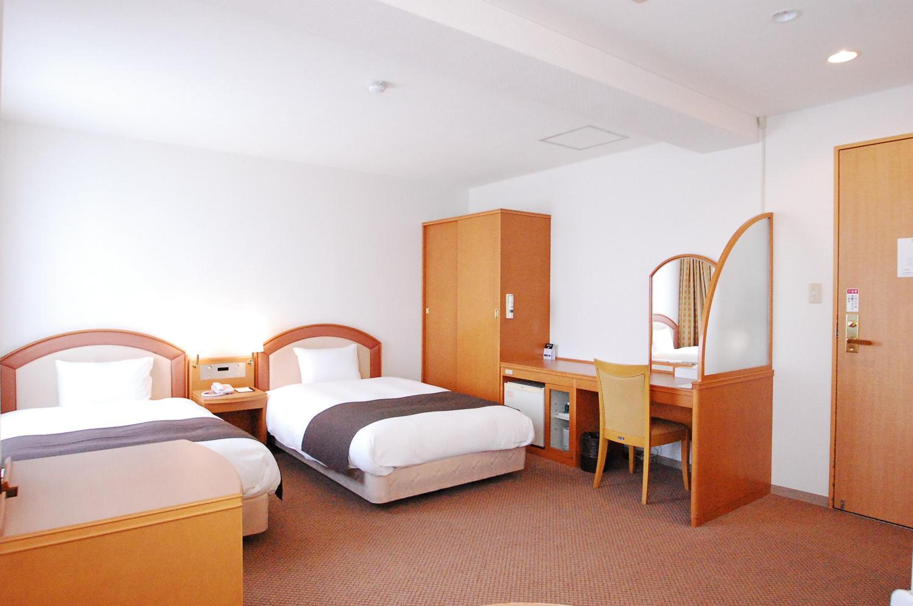 Twin Room - Non-Smoking photo 1