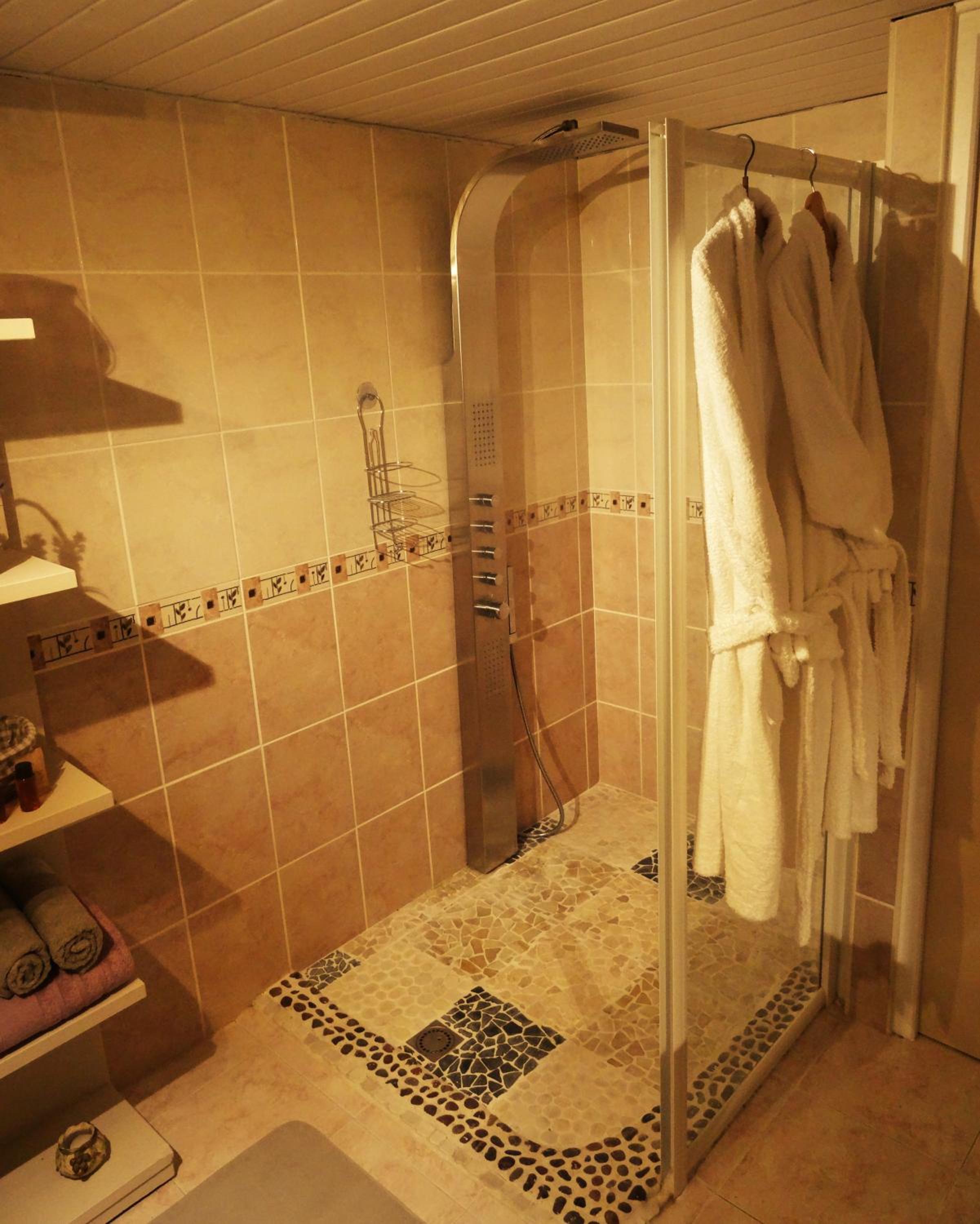 Queen Suite photo 2