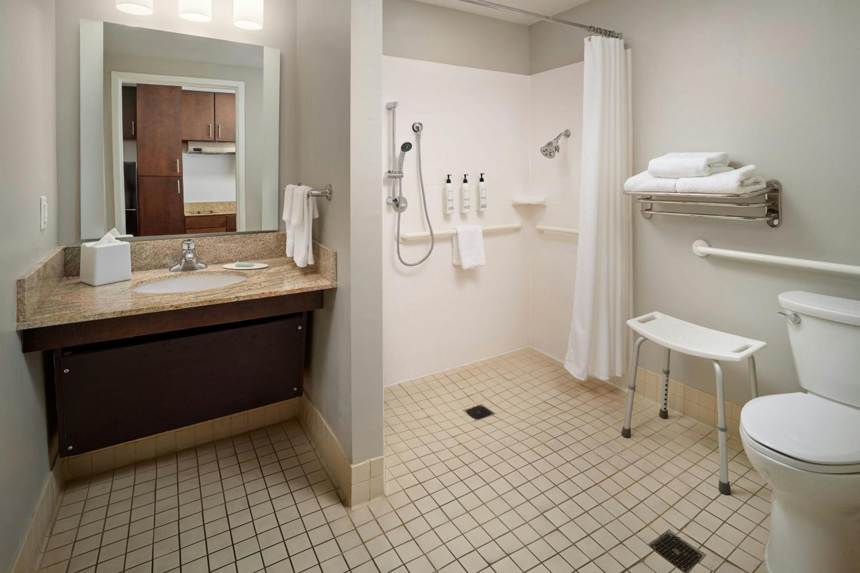 Studio King Suite with Sofa Bed - Mobility Access with Roll-In Shower thumbnail 6