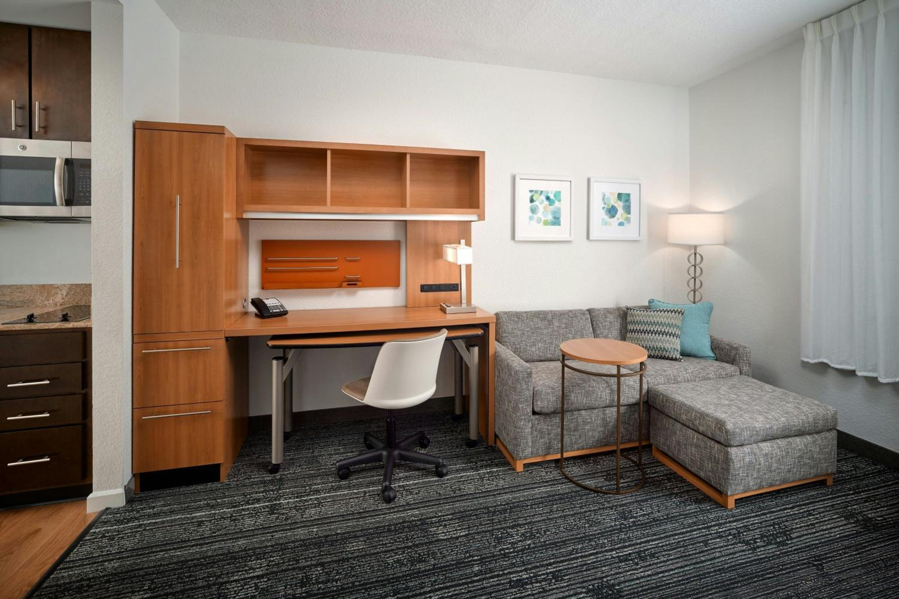 Studio King Suite with Sofa Bed - Mobility Access with Roll-In Shower thumbnail 5