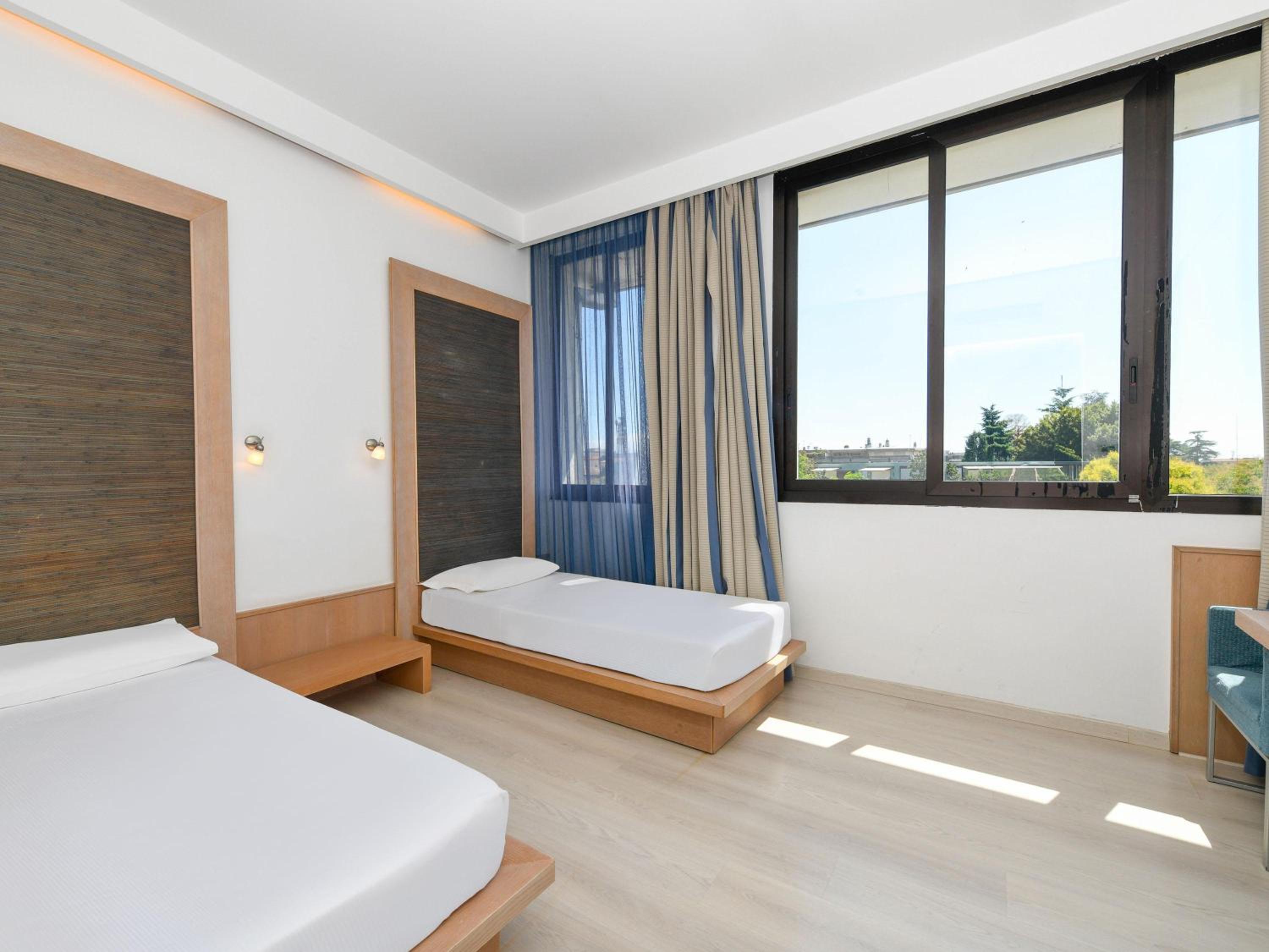 Twin Room - Photo 2