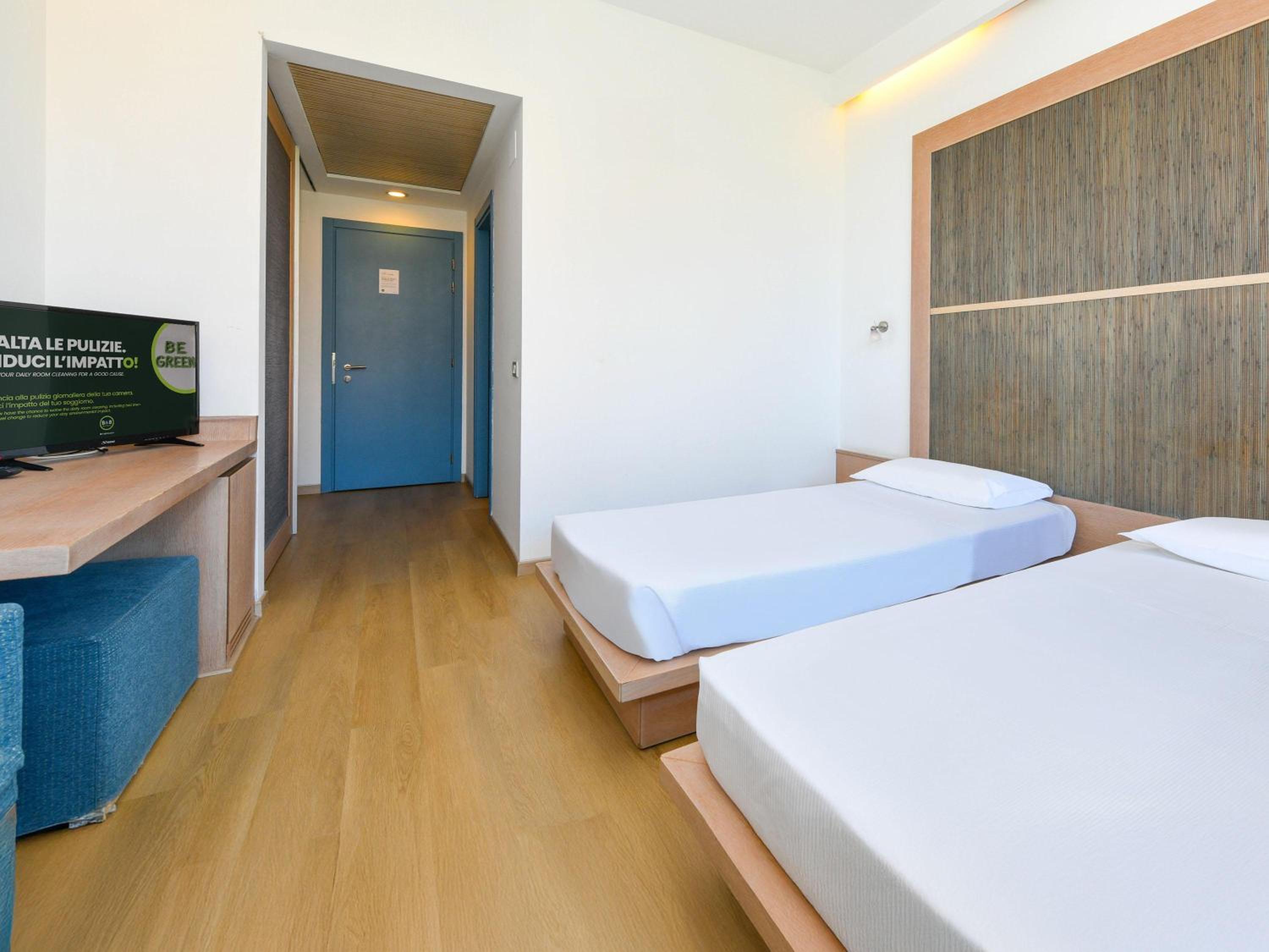 Twin Room - Photo 3