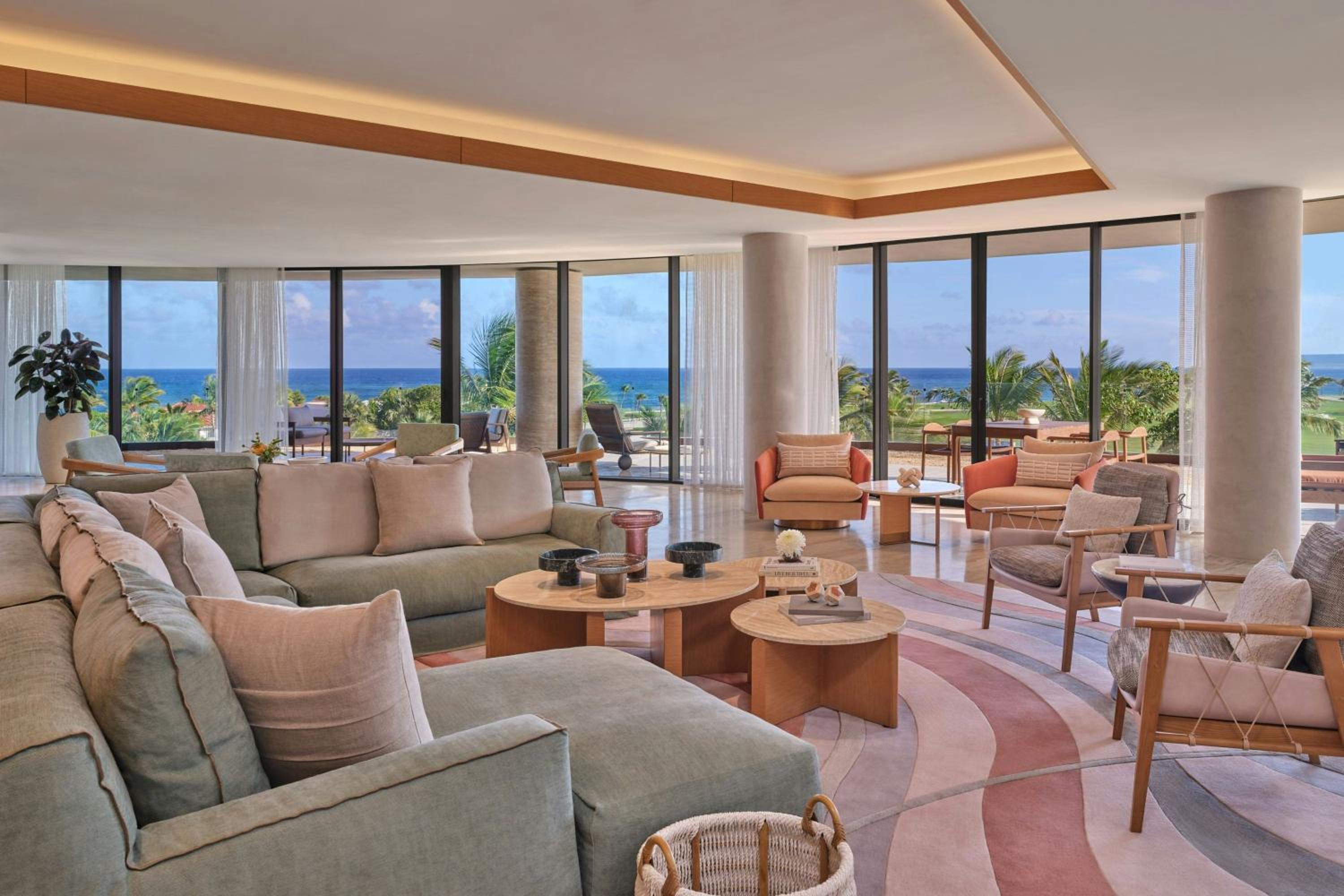 Royal One-Bedroom King Suite with Ocean View and Balcony photo 2