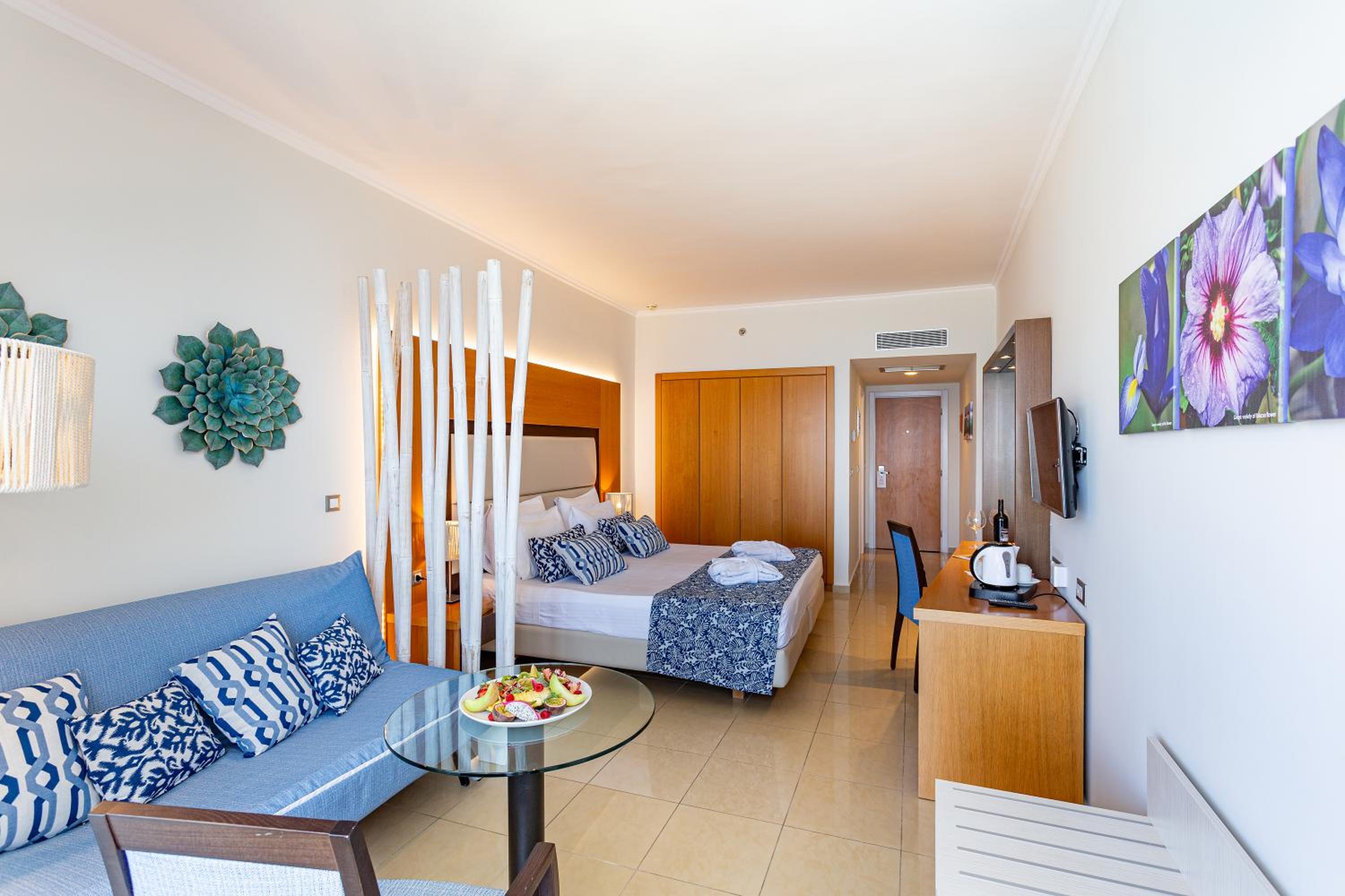 Deluxe Double Room with Sea View photo 2
