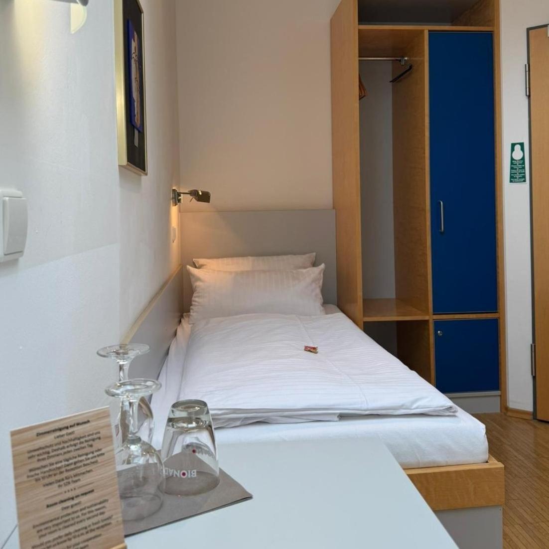 Small Single Room photo 2