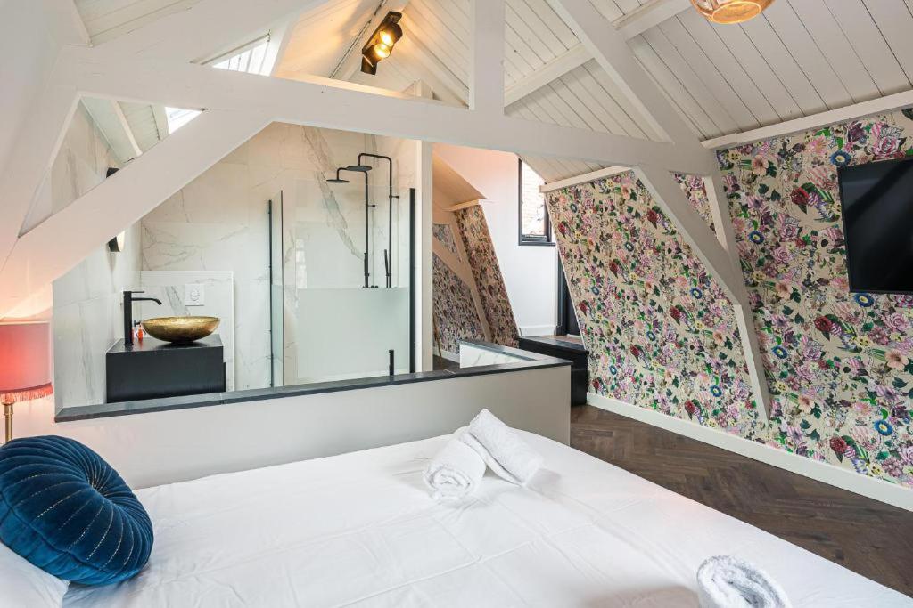 Deluxe King Suite