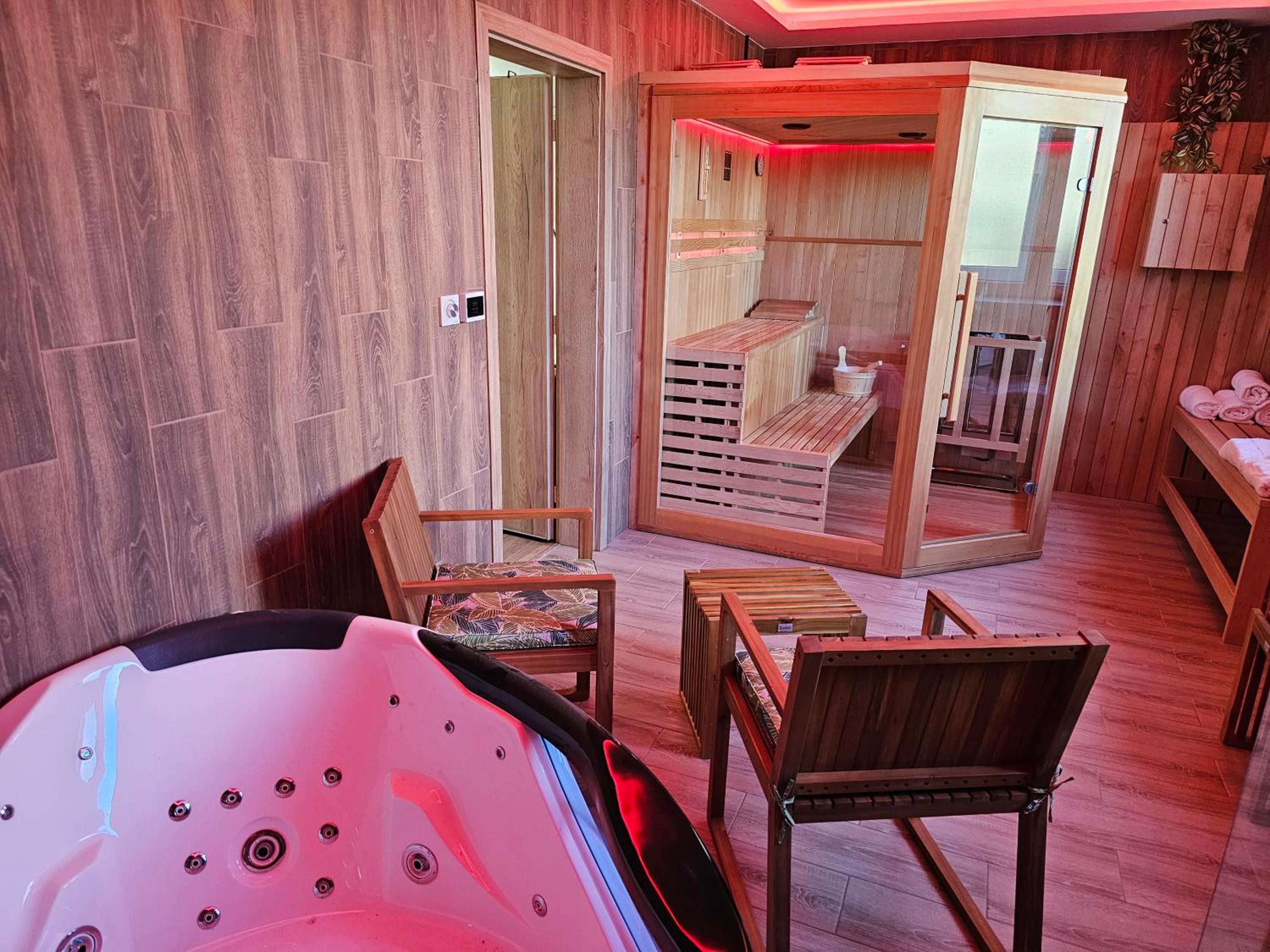 Double Room with Spa Bath photo 1