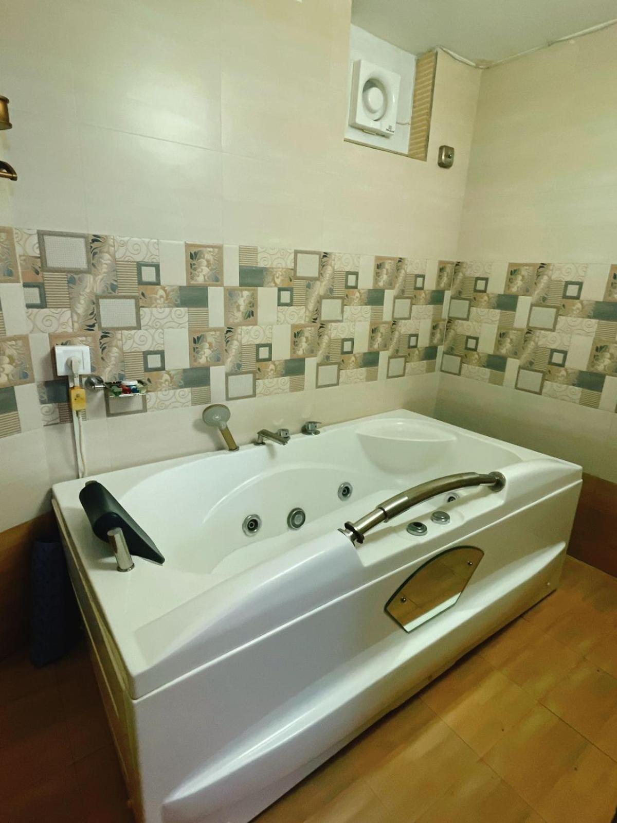 Boutique Room with Jacuzzi – Sea-Facing