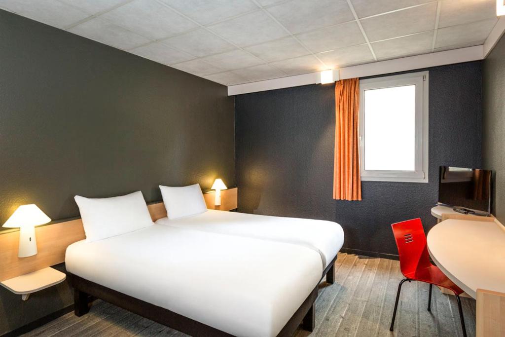 Standard Two Single Bed