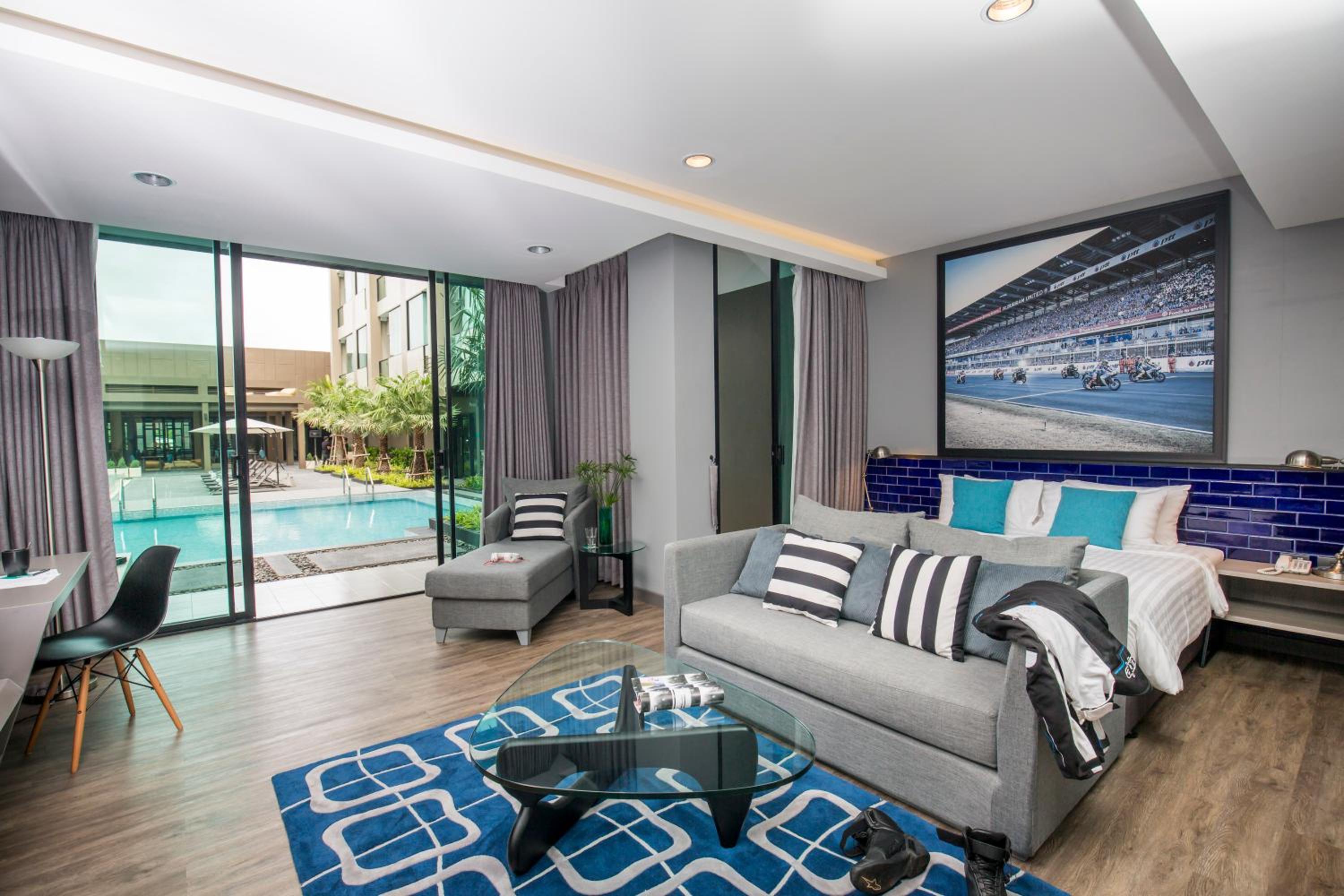 Grand Deluxe - Pool Access photo 1