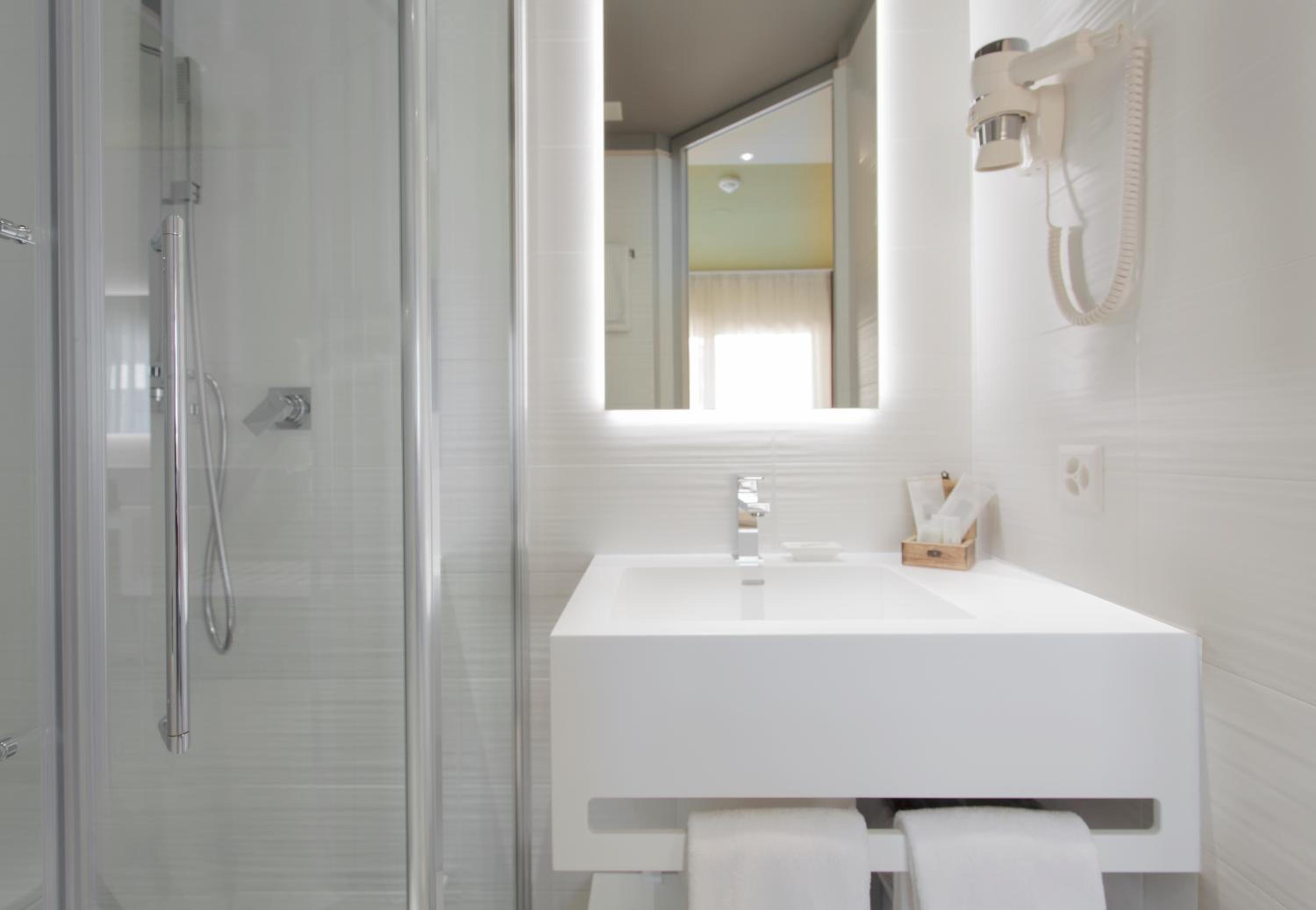Economy Single Room thumbnail 6