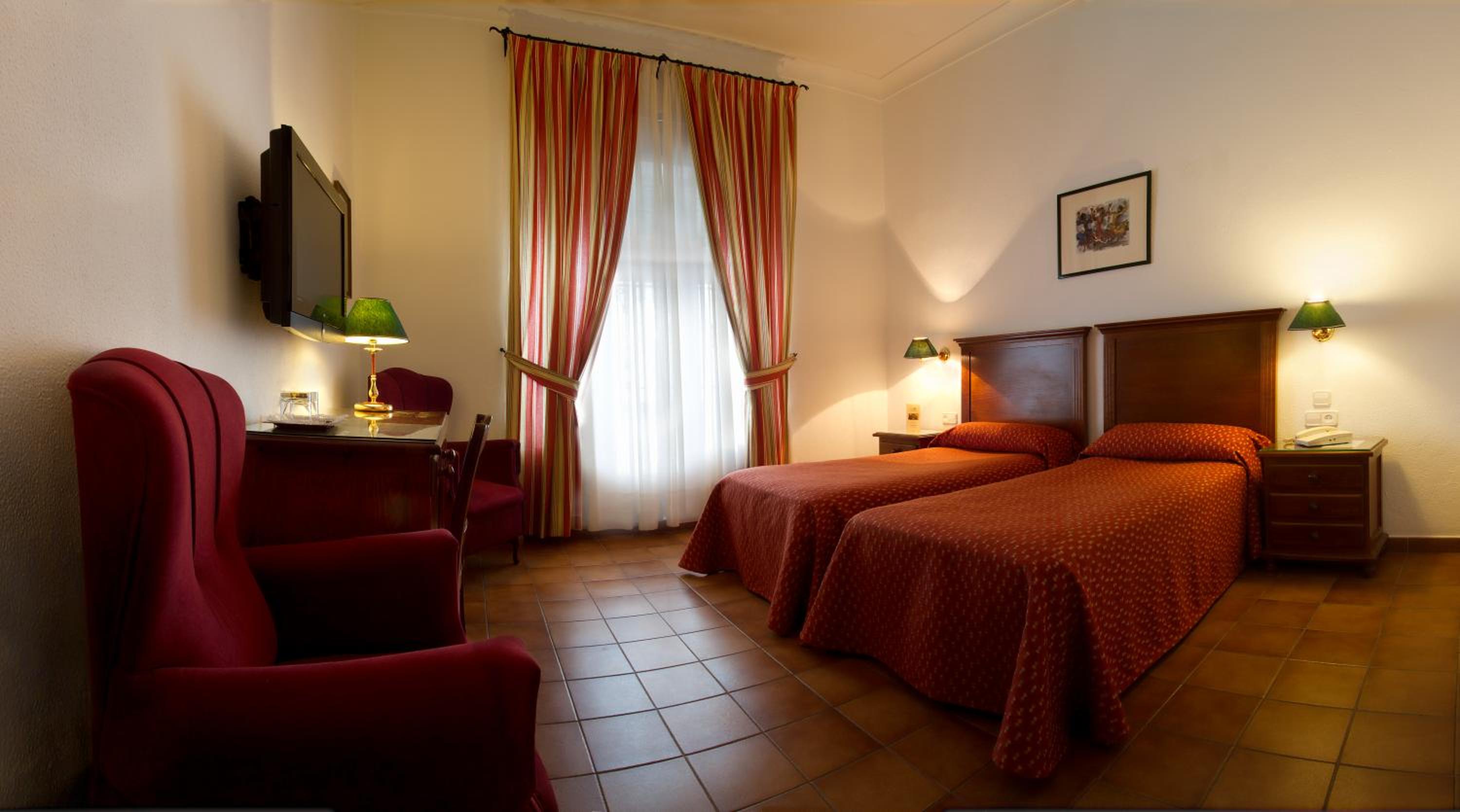 Double or Twin Room - Photo 9