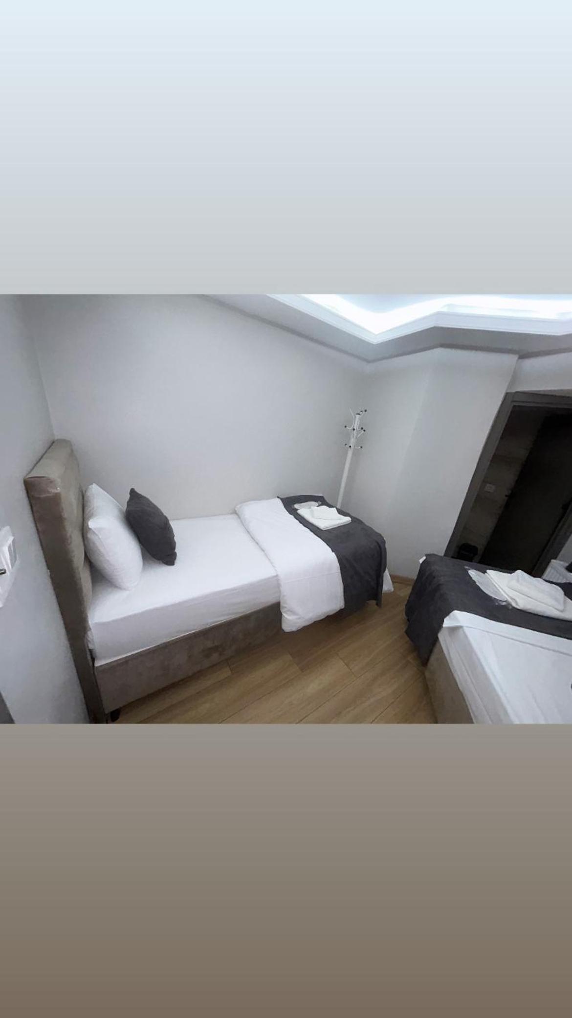 Budget Twin Room photo 3